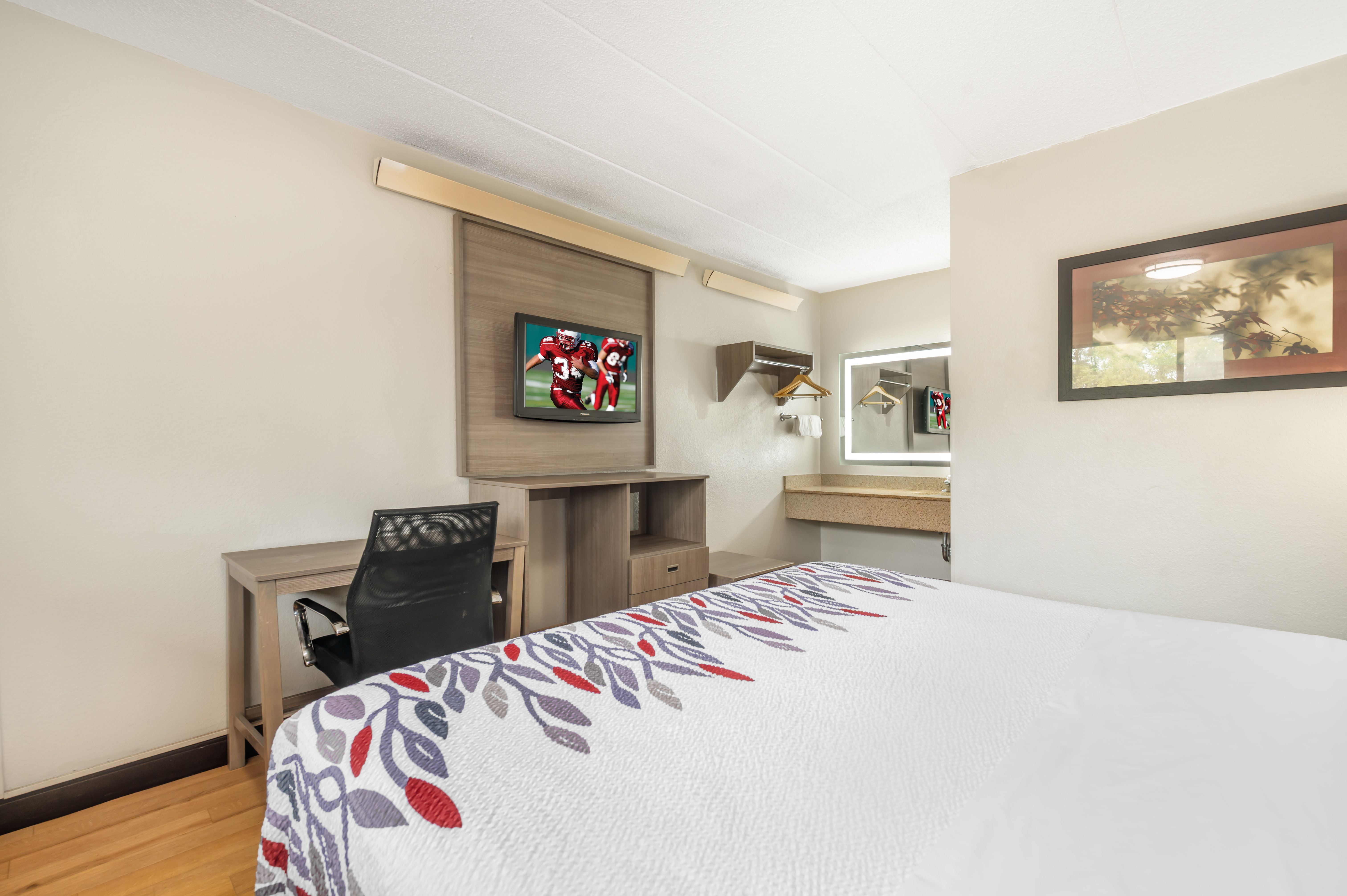 RED ROOF VIRGINIA BEACH-guestroom-RRI NS Standard King Micro PRO Approved NSKM.jpg