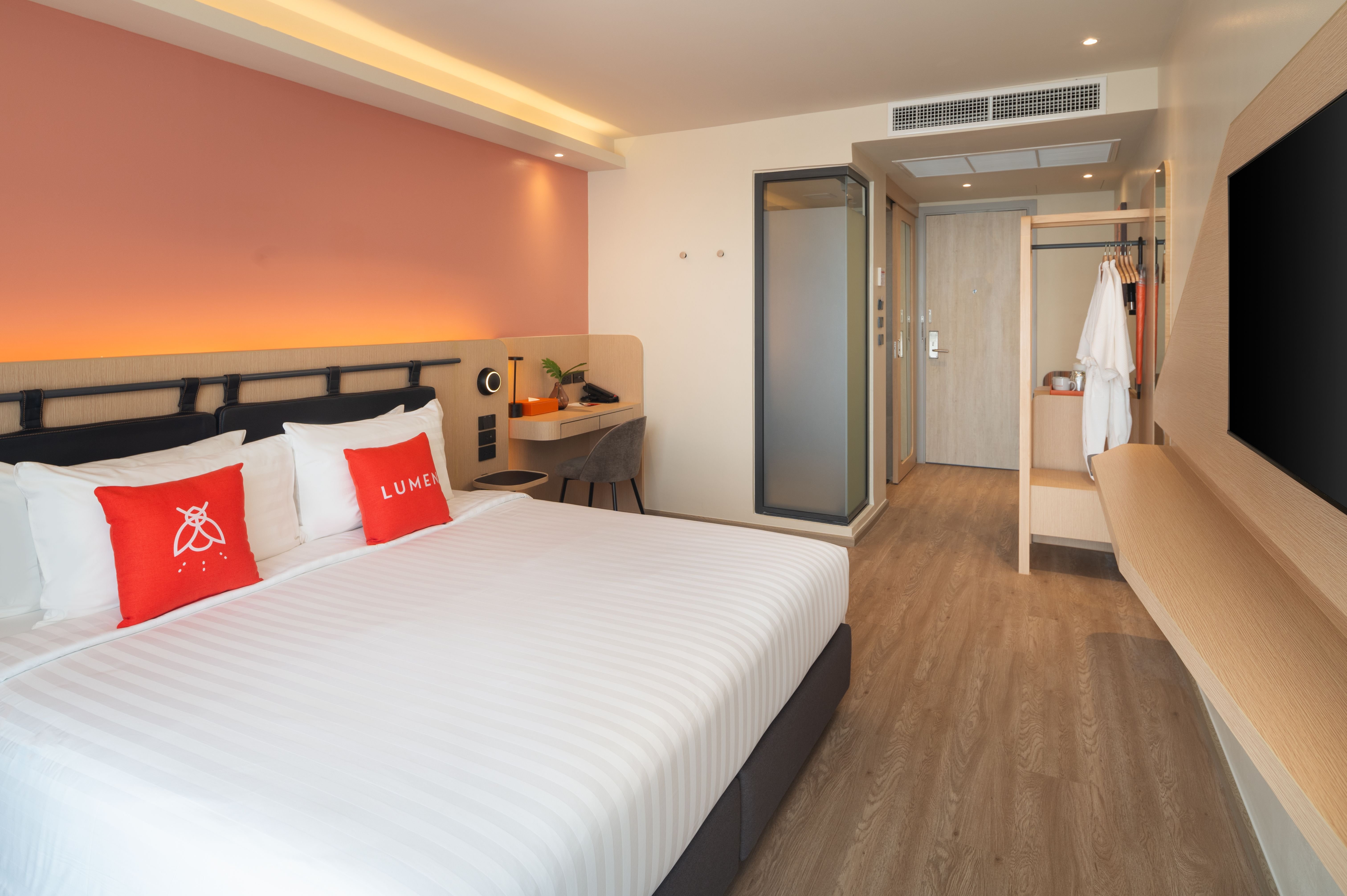 LUMEN BANGKOK UDOMSUK STATION-guestroom-LUMEN DELUXE KING.jpg