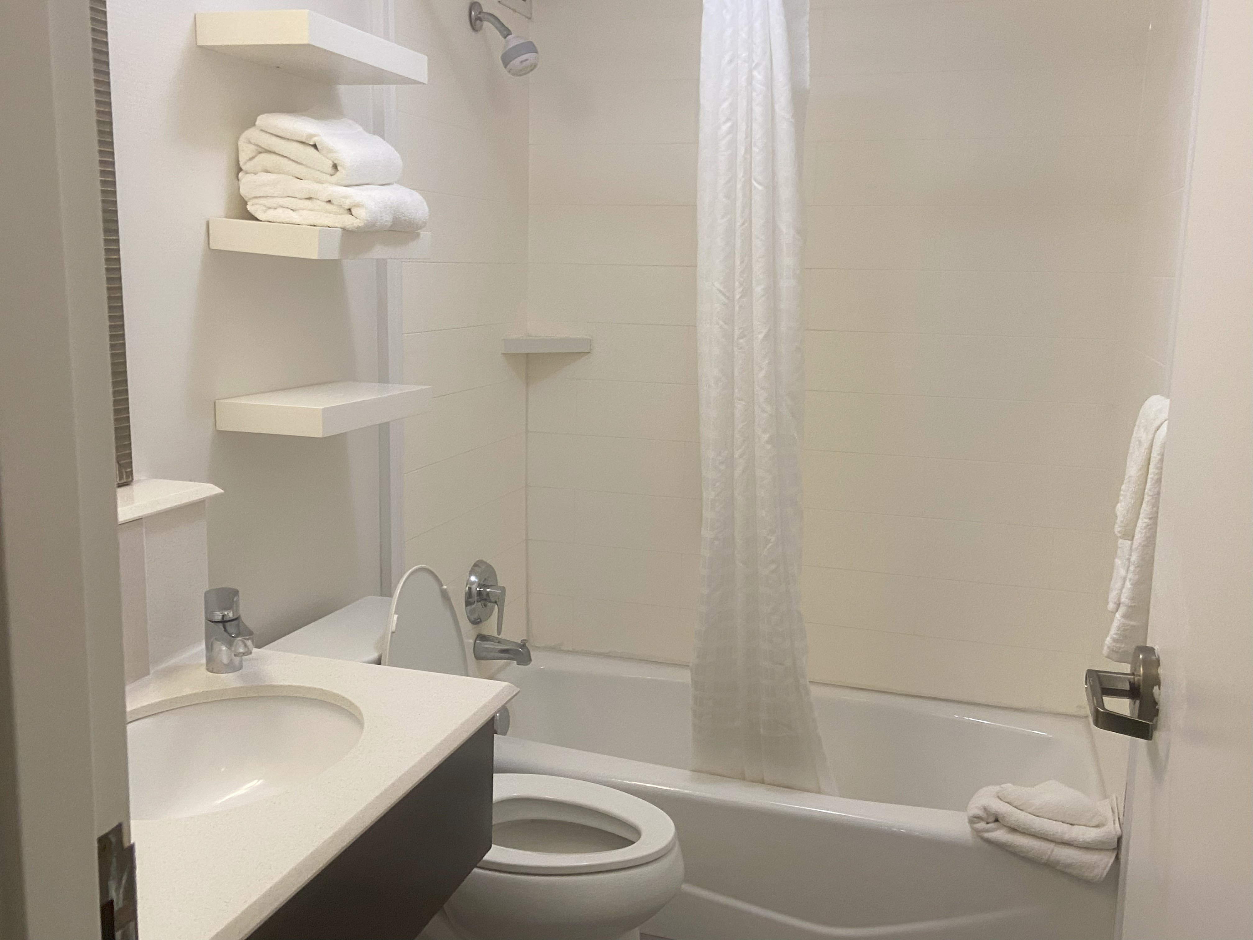 ALLENTOWN PARK HOTEL-guestroom-TRC Bathroom TEMP Approved.jpg