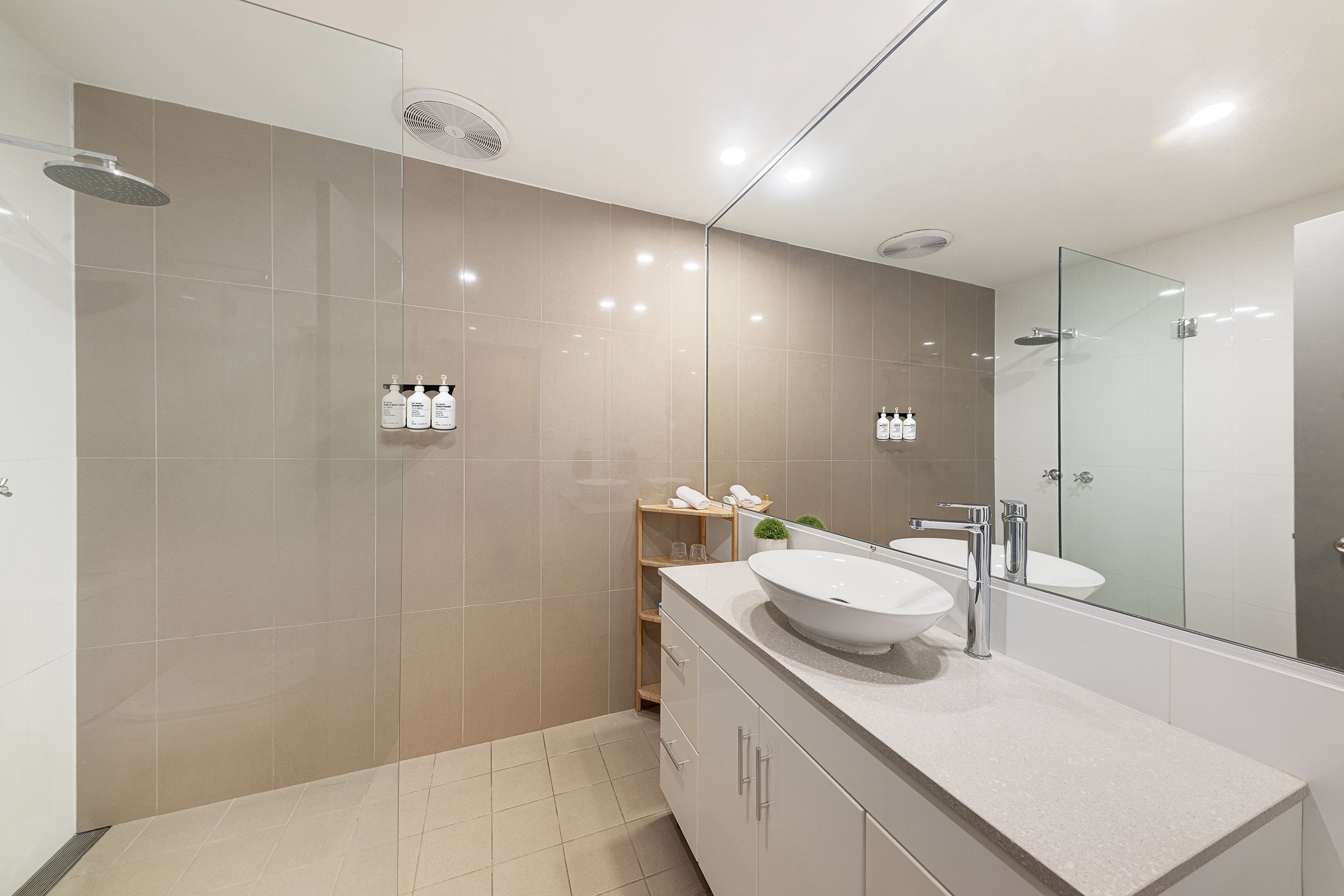 LITTOMORE HOTEL STEWART STREET-guestroom-Bathroom.jpg