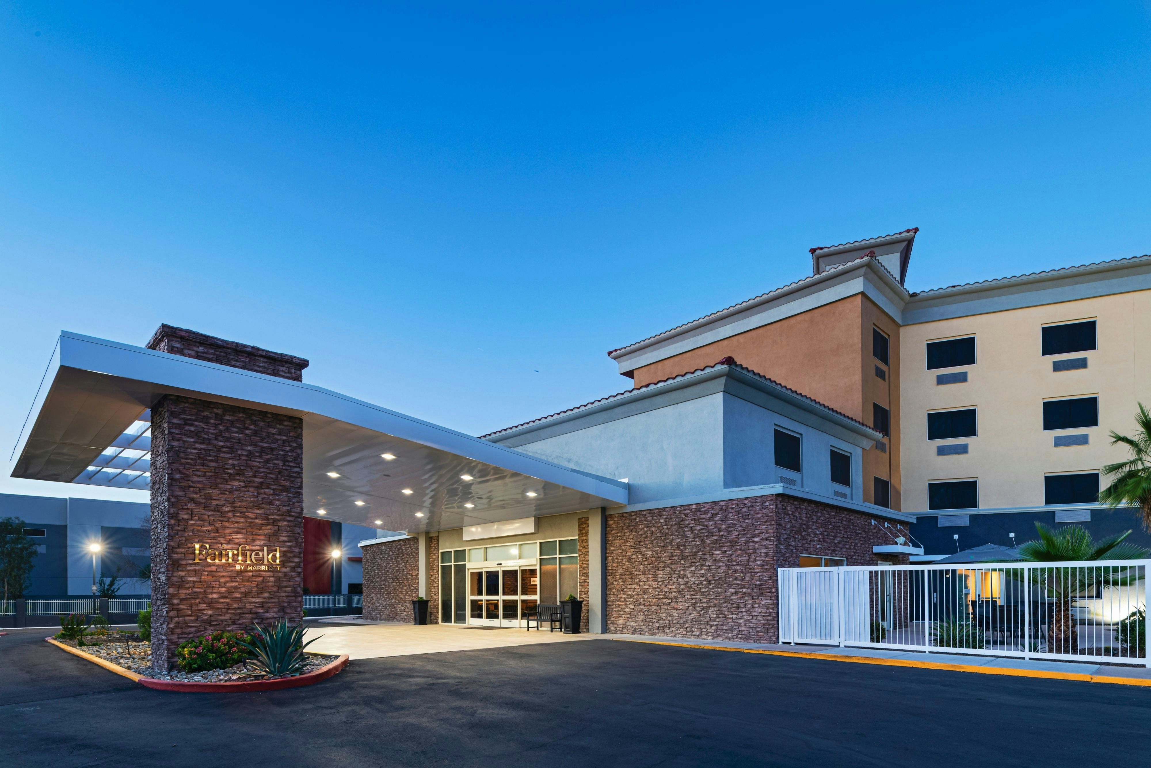 Fairfield Inn & Suites by Marriott Phoenix West Chandler, photo 2