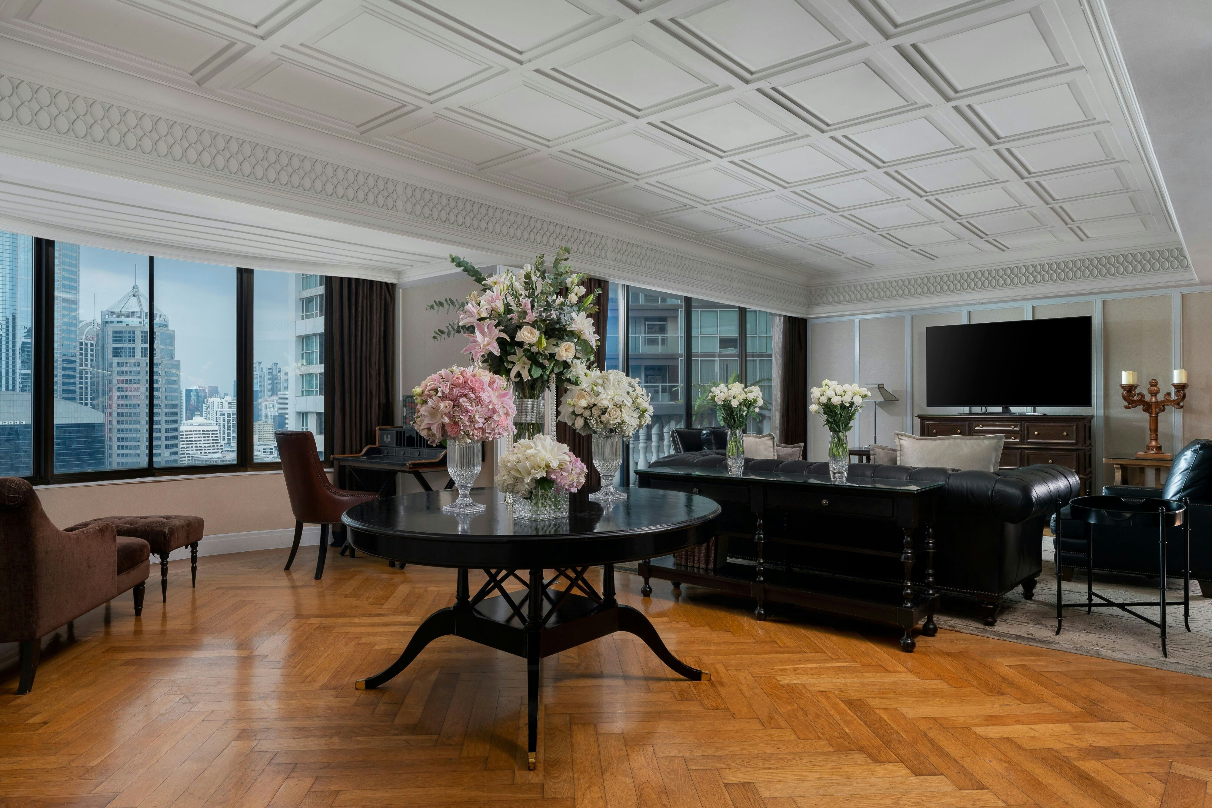 Hotel Muse Bangkok Autograph Collection-guestroom-Stylish space with sofa and TV..jpg