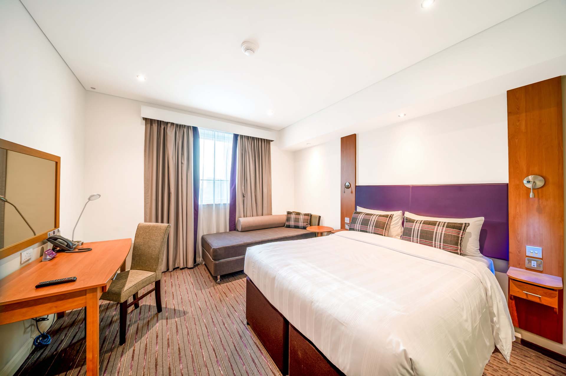 PREMIER INN DUBAI INVESTMENT-guestroom-Double Room.jpg