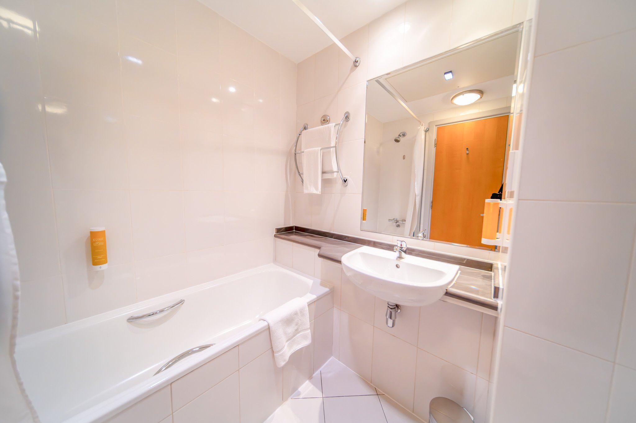 PREMIER INN ABU DHABI INTL AIR-guestroom-Bathroom.jpg