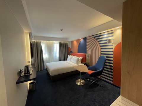 Queen Bed Room