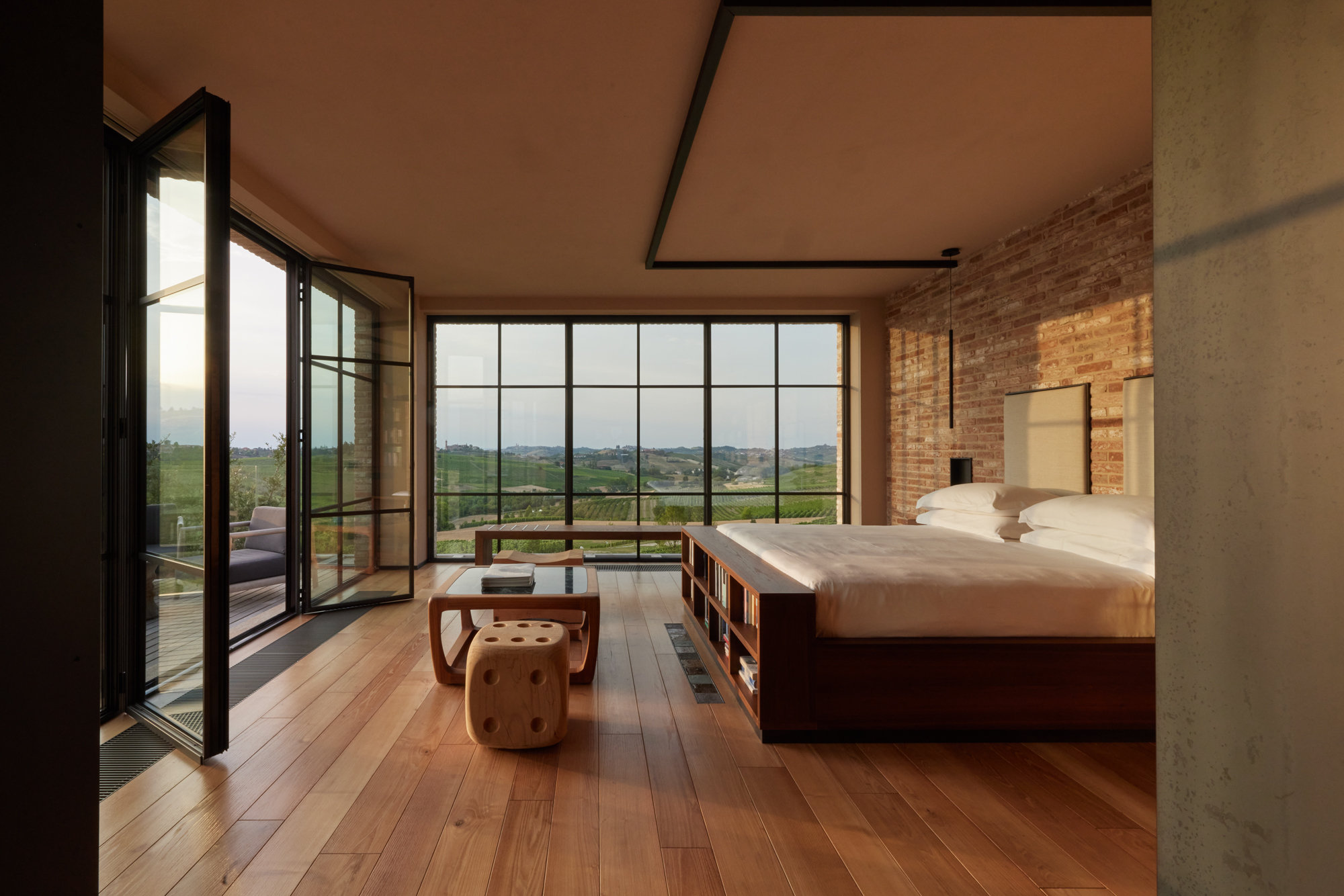 Le Marne Relais-guestroom-Suite Deluxe - Bedroom.jpg