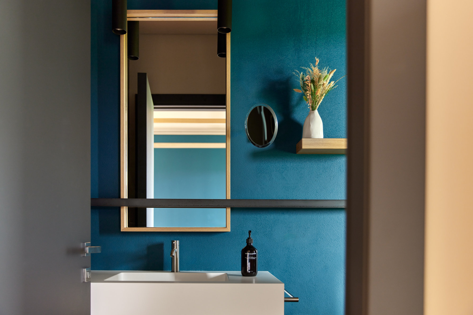 Le Marne Relais-guestroom-Deluxe - Bathroom.jpg