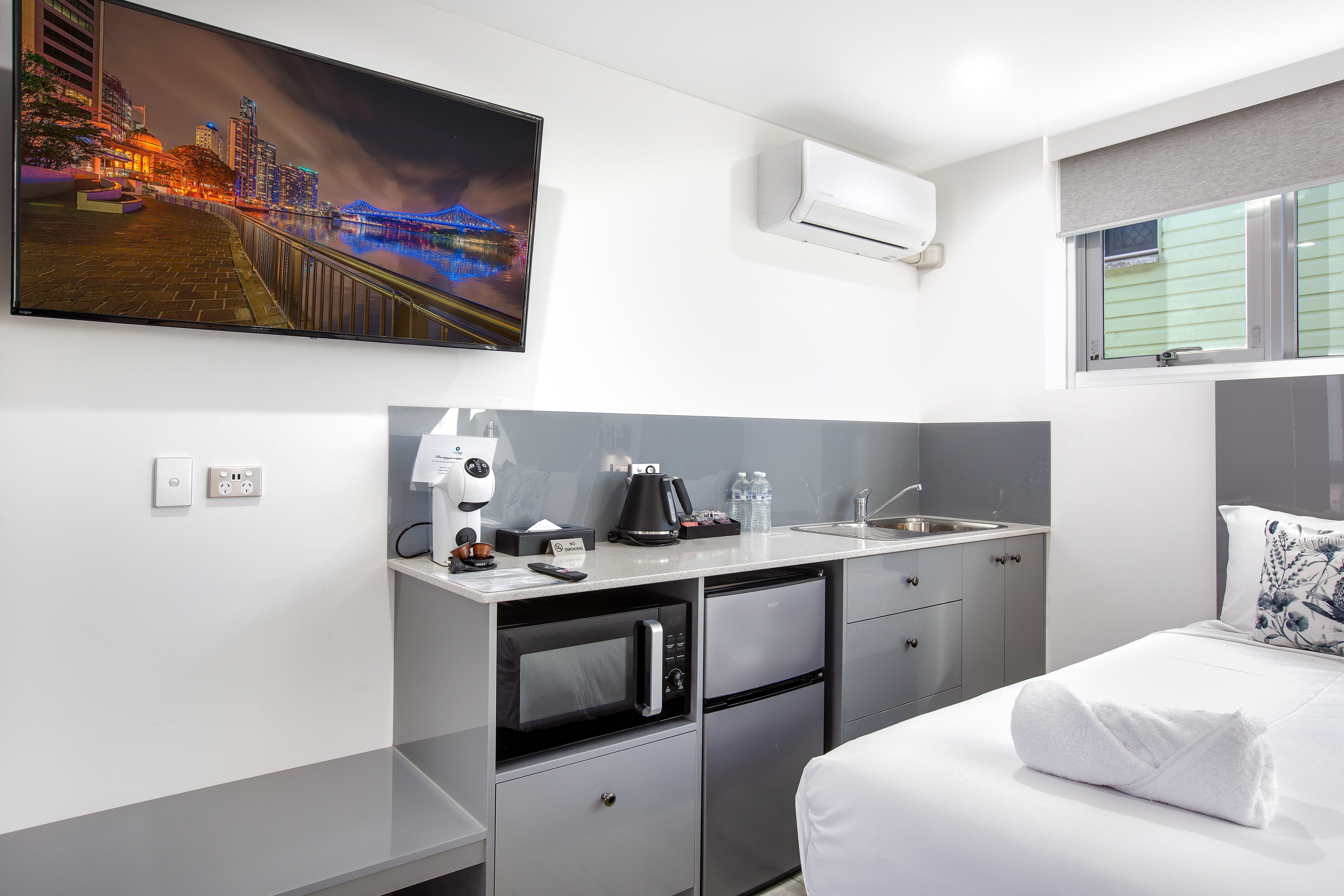 CITY STAR LODGE-guestroom-Room.jpg