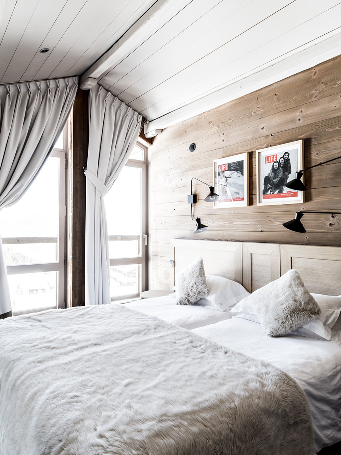 LES 3 VALLEES-guestroom-SUITE Beaumier Vallees Room Benoit Linero LIN.jpg
