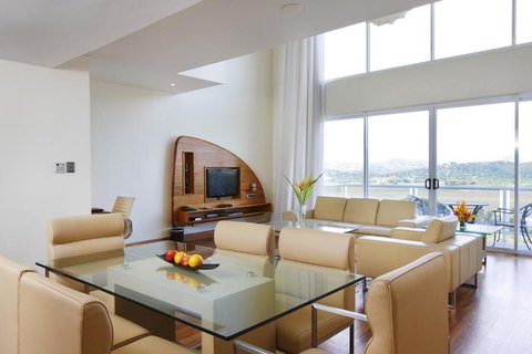 Airways Hotel Dakota Wing Suite Room With Living Room