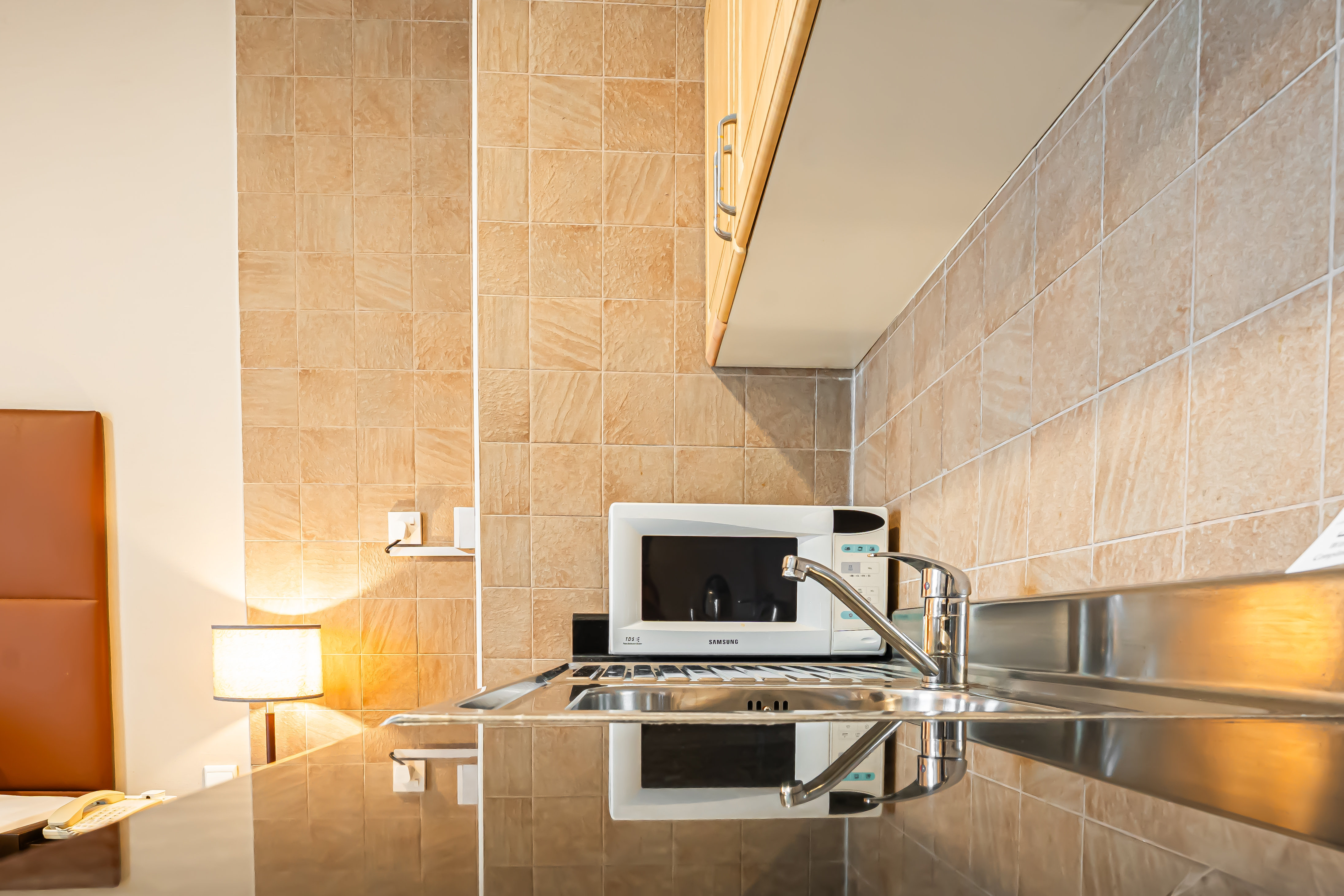 KINGSGATE DOHA-guestroom-Enjoy the convenience of a fully equipped kitchenette at Kingsgate Hotel Doha.jpg