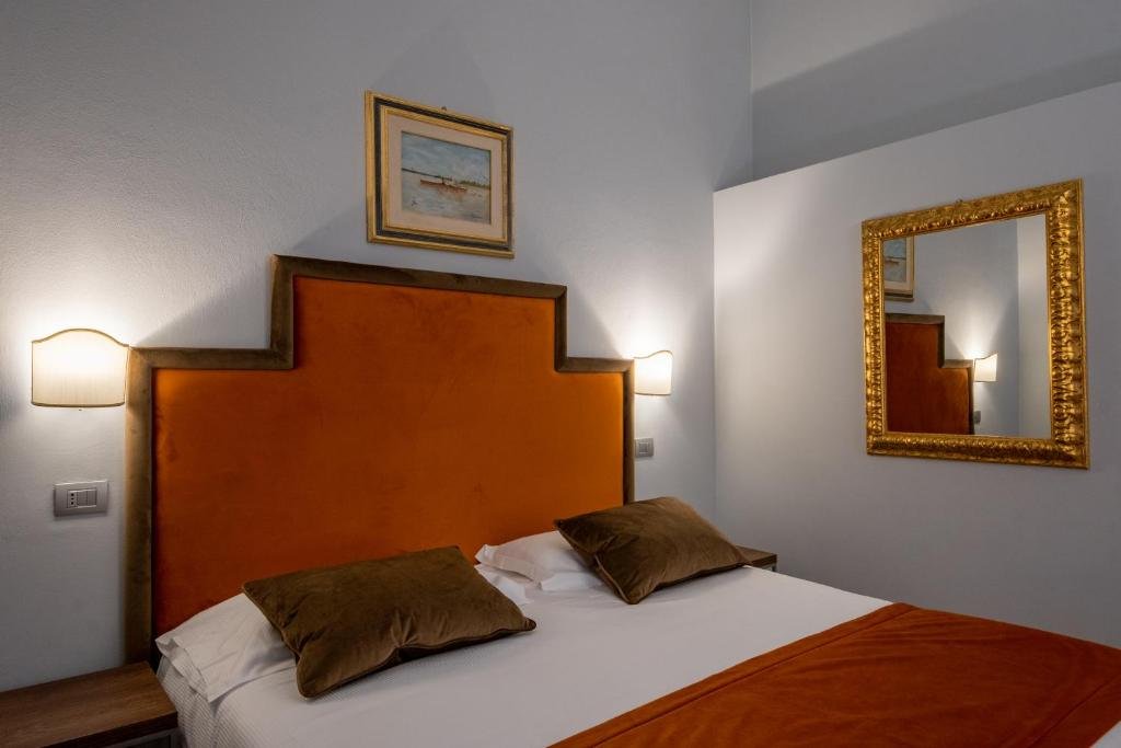 HOTEL BOSONE PALACE - GUBBIO-guestroom-Guest Room.jpg