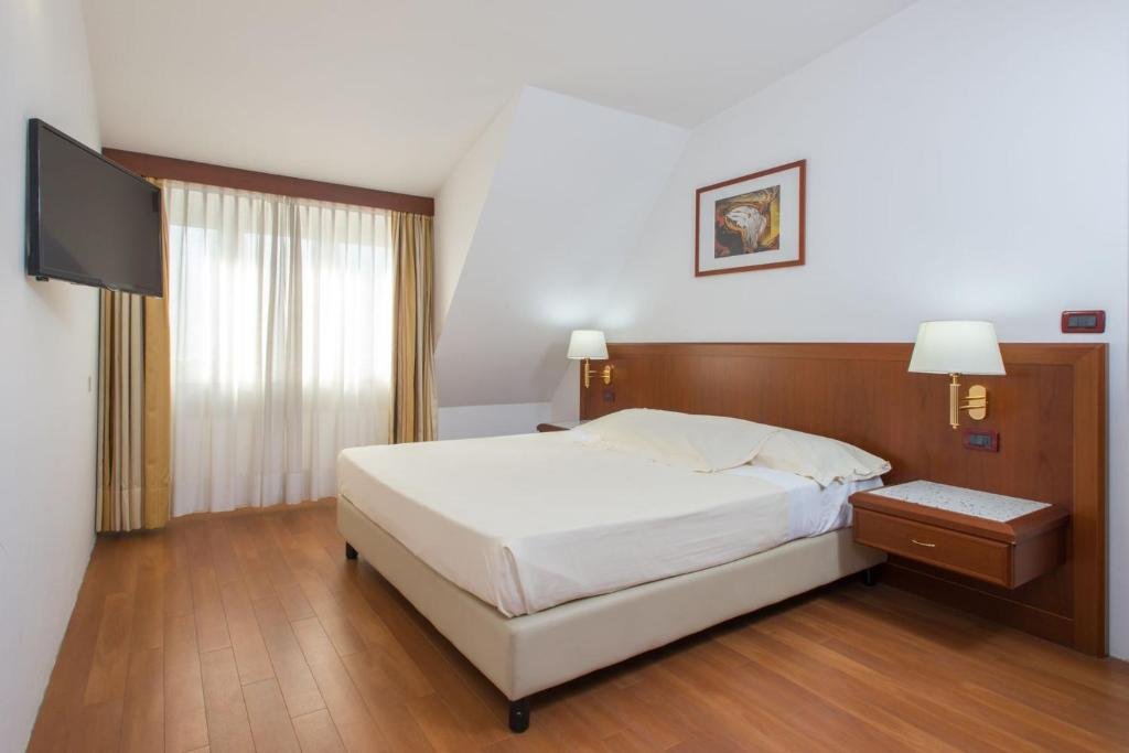 HOTEL EUROPA - RENDE-guestroom-GUEST ROOM.jpg