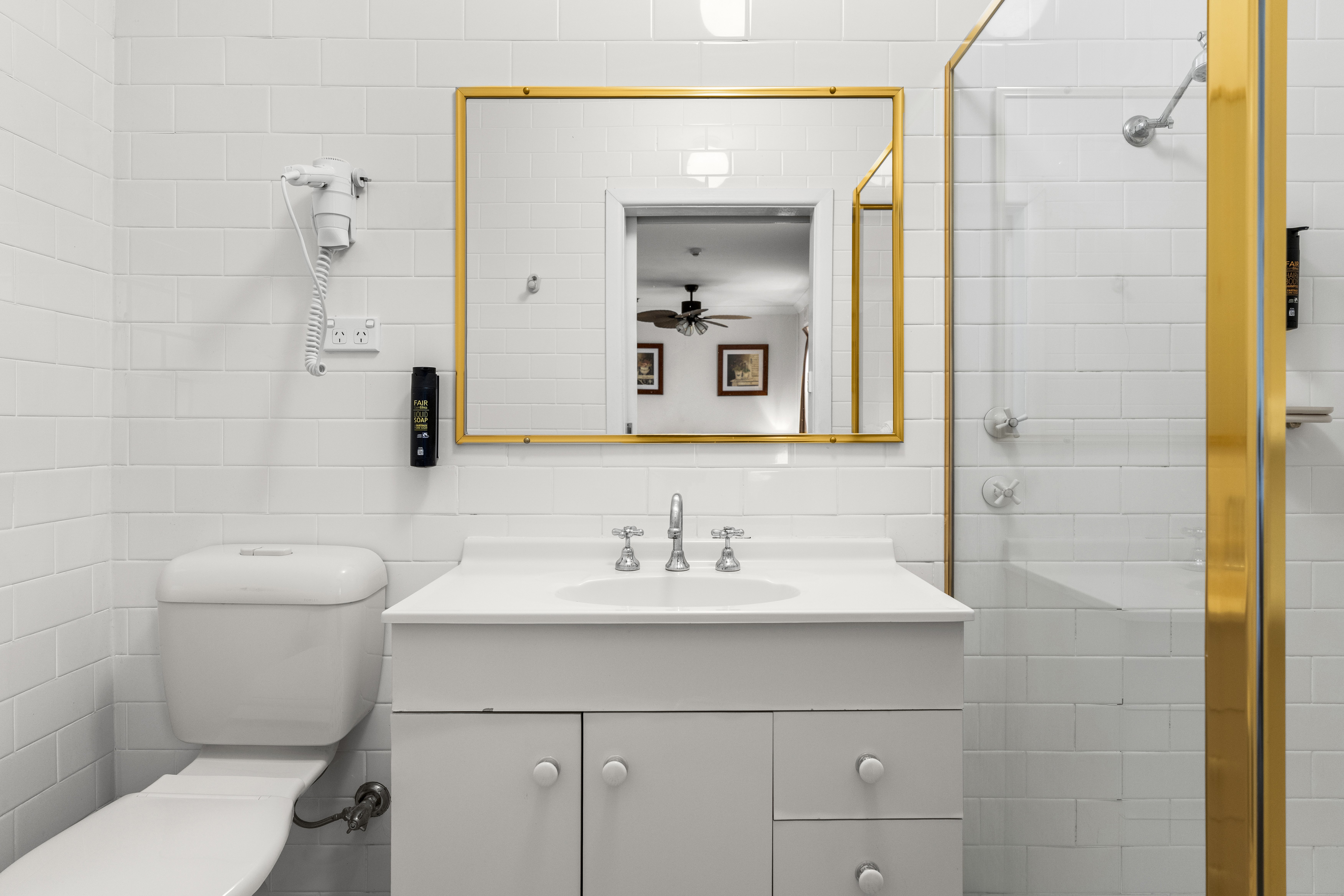 The Metropole Guesthouse-guestroom-Deluxe Queen - Bathroom.jpg