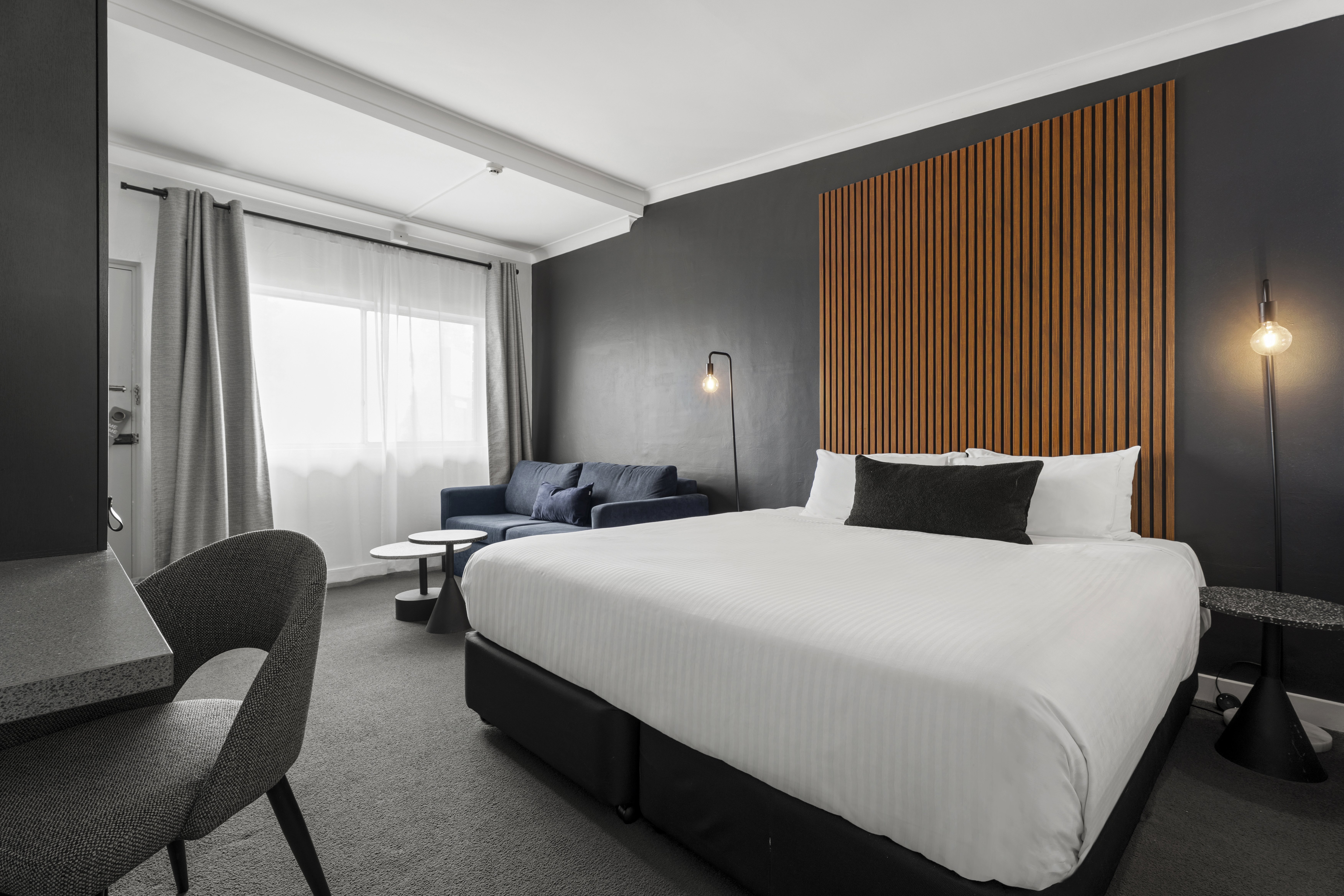 Motel Echo Point-guestroom-King Deluxe - Main Photo.jpg