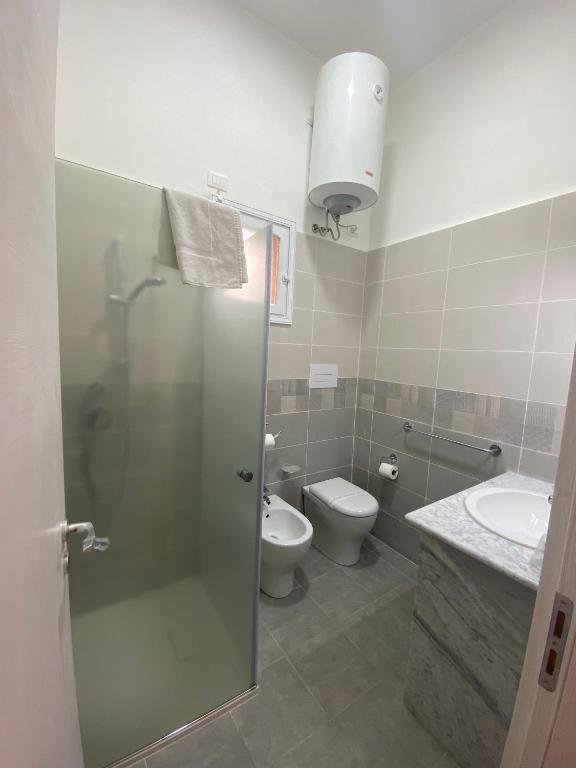 HOTEL 38 AIRA-guestroom-BATH.jpg