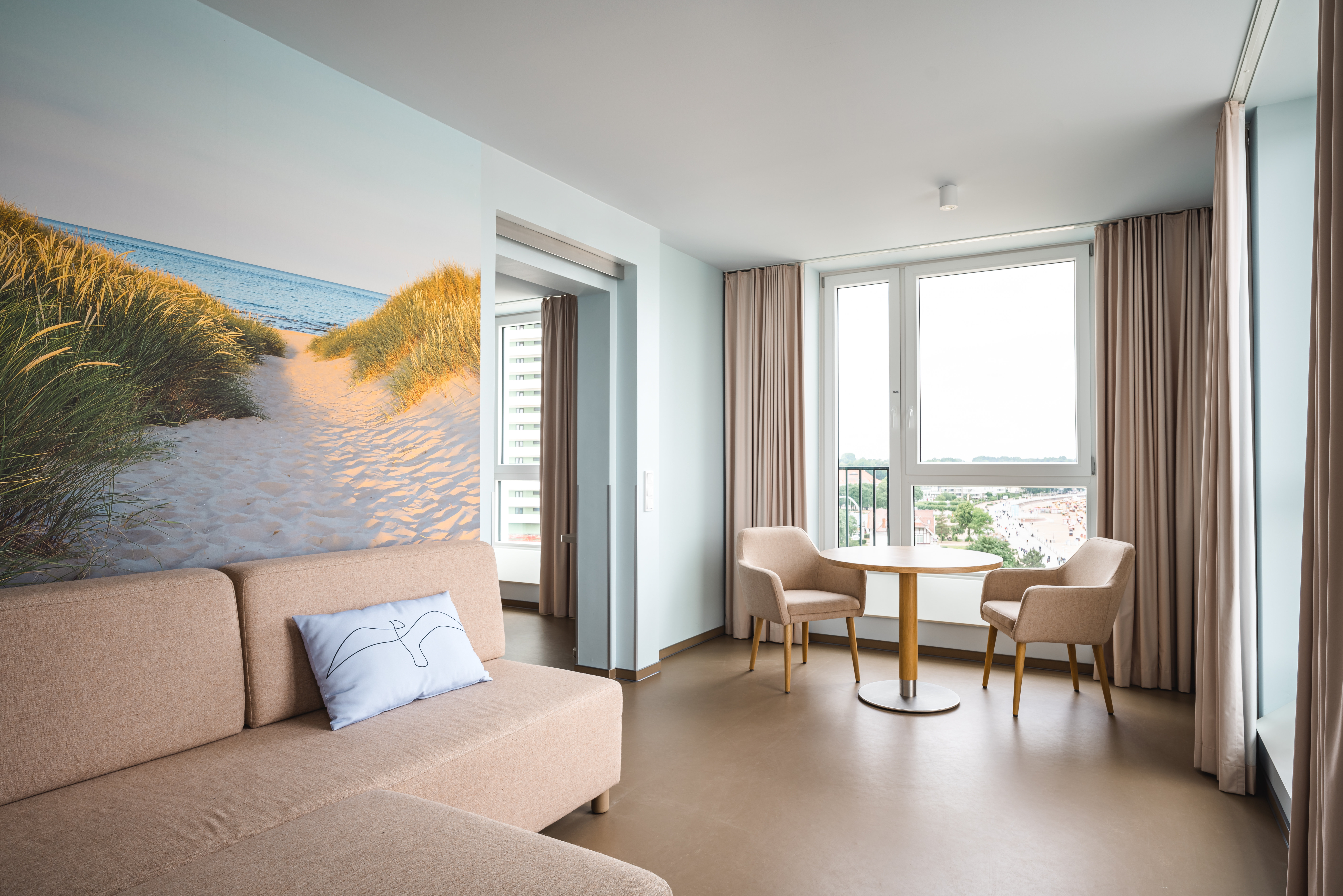 AJA TRAVEMUENDE-guestroom-aja TRA egr Zimmer Suite.jpg