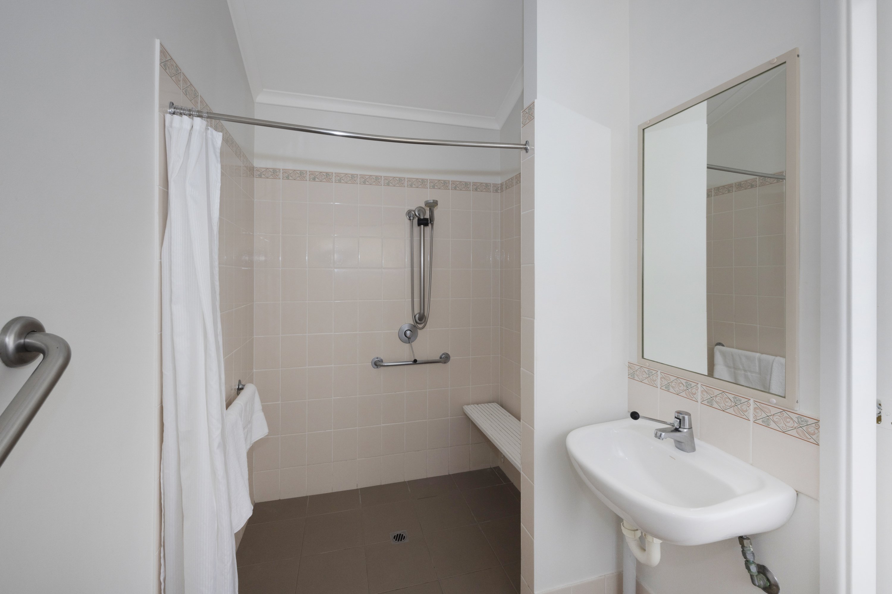 REFLECTIONS BALLINA - HOLIDAY-guestroom-BA Deluxe Sleeps Bathroom.jpg