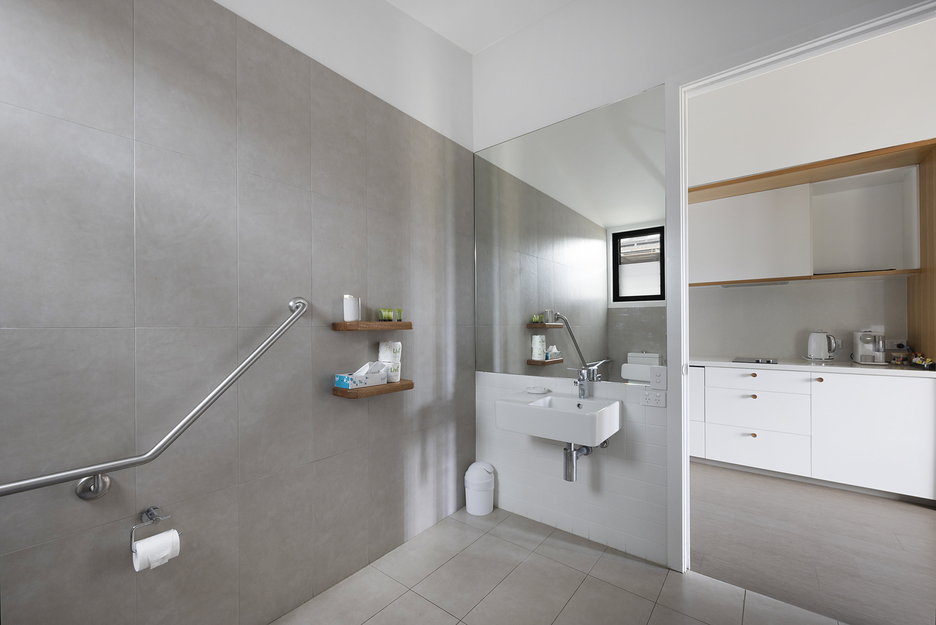 REFLECTIONS EVANS HEAD - HOLID-guestroom-Two ED Bath.jpg