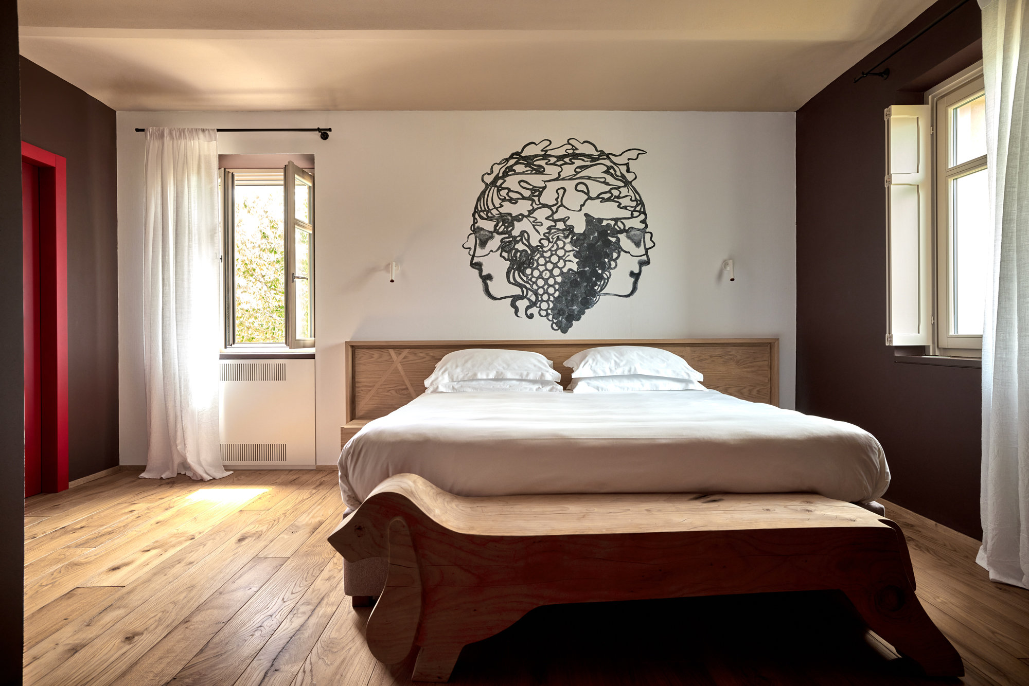 Le Marne Relais-guestroom-Deluxe - Bedroom.jpg