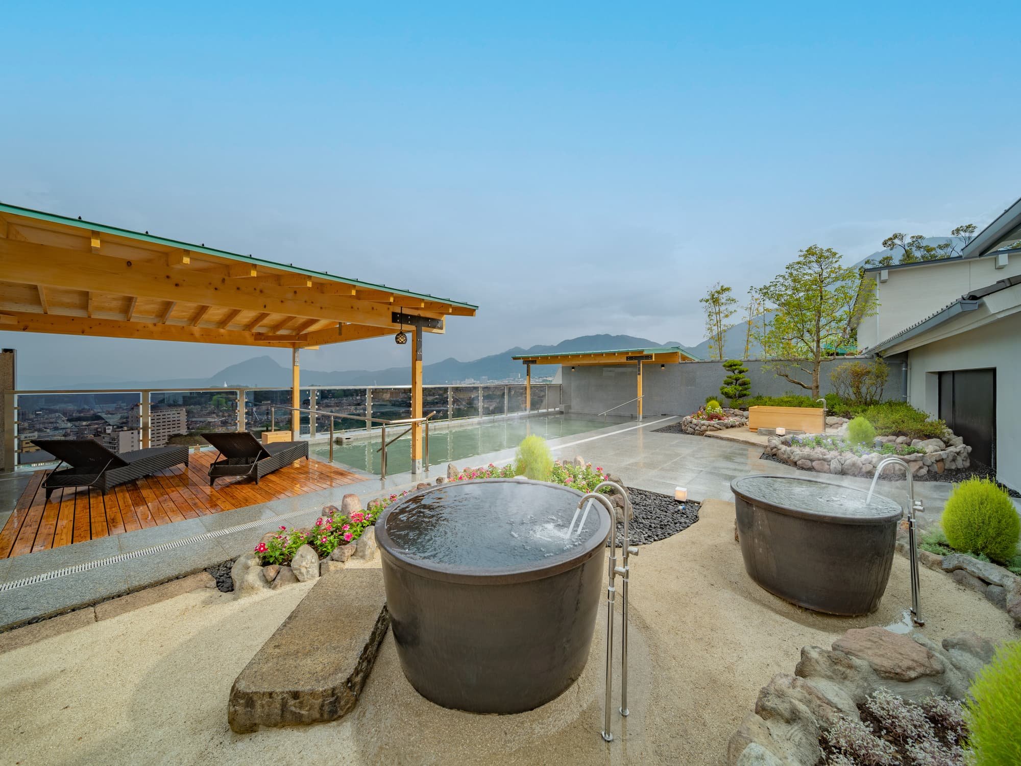 Kannawaen-guestroom-Open Air Bath.jpg