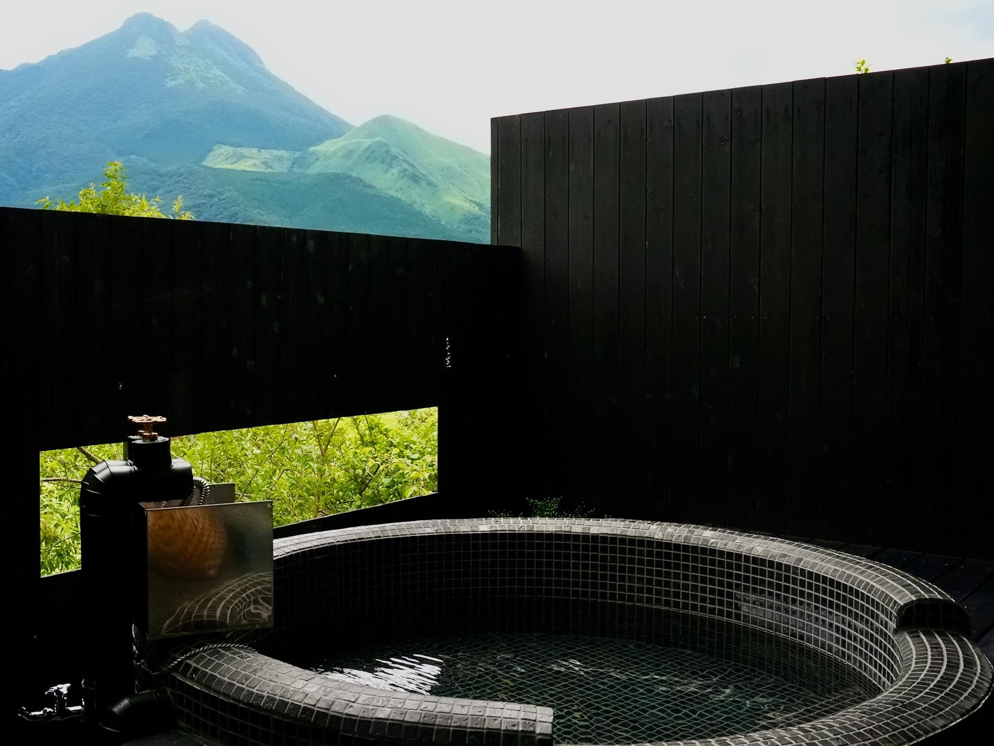 Yufuin Luxury Villa zakuro-guestroom-Room Bath.jpg