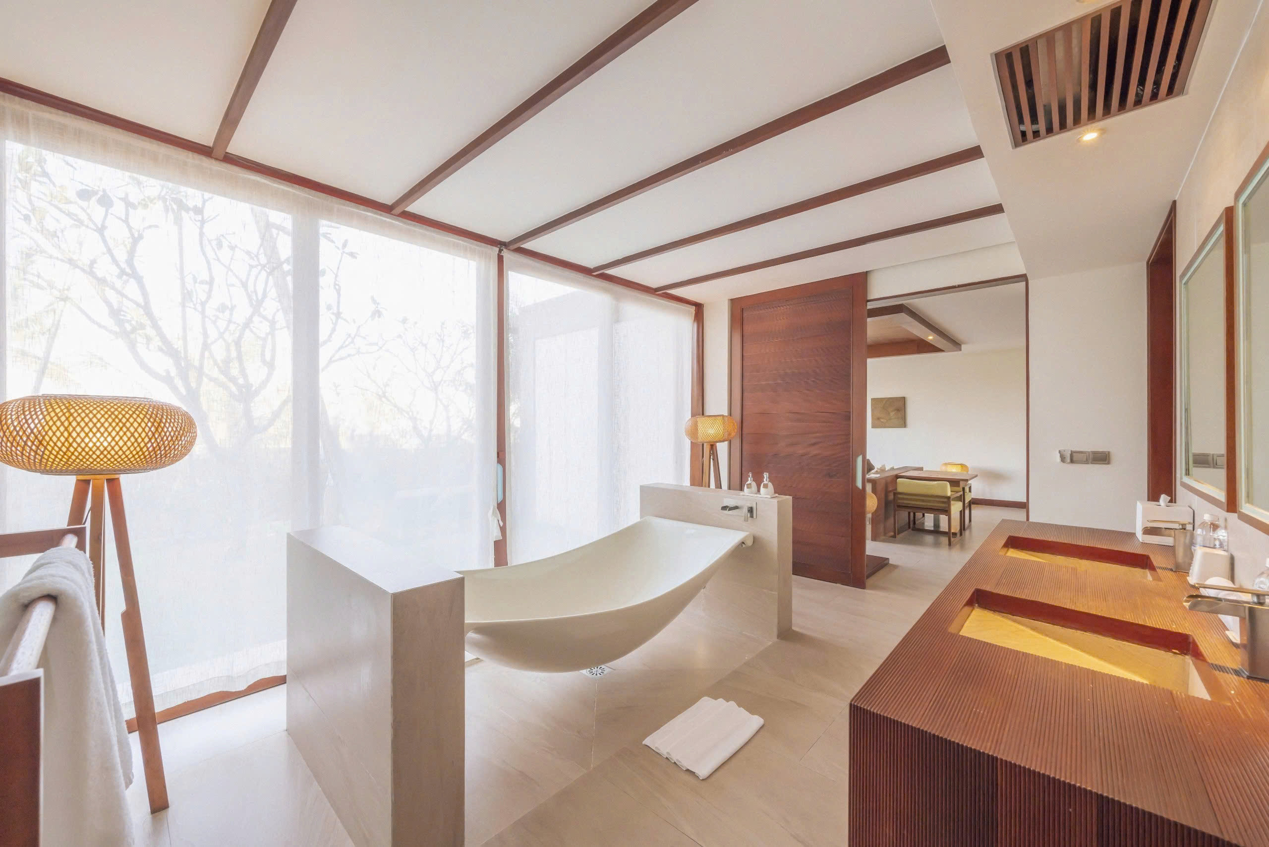 FUSION RESORT CAM RANH-guestroom-Chic Suite - Bathroom.jpg