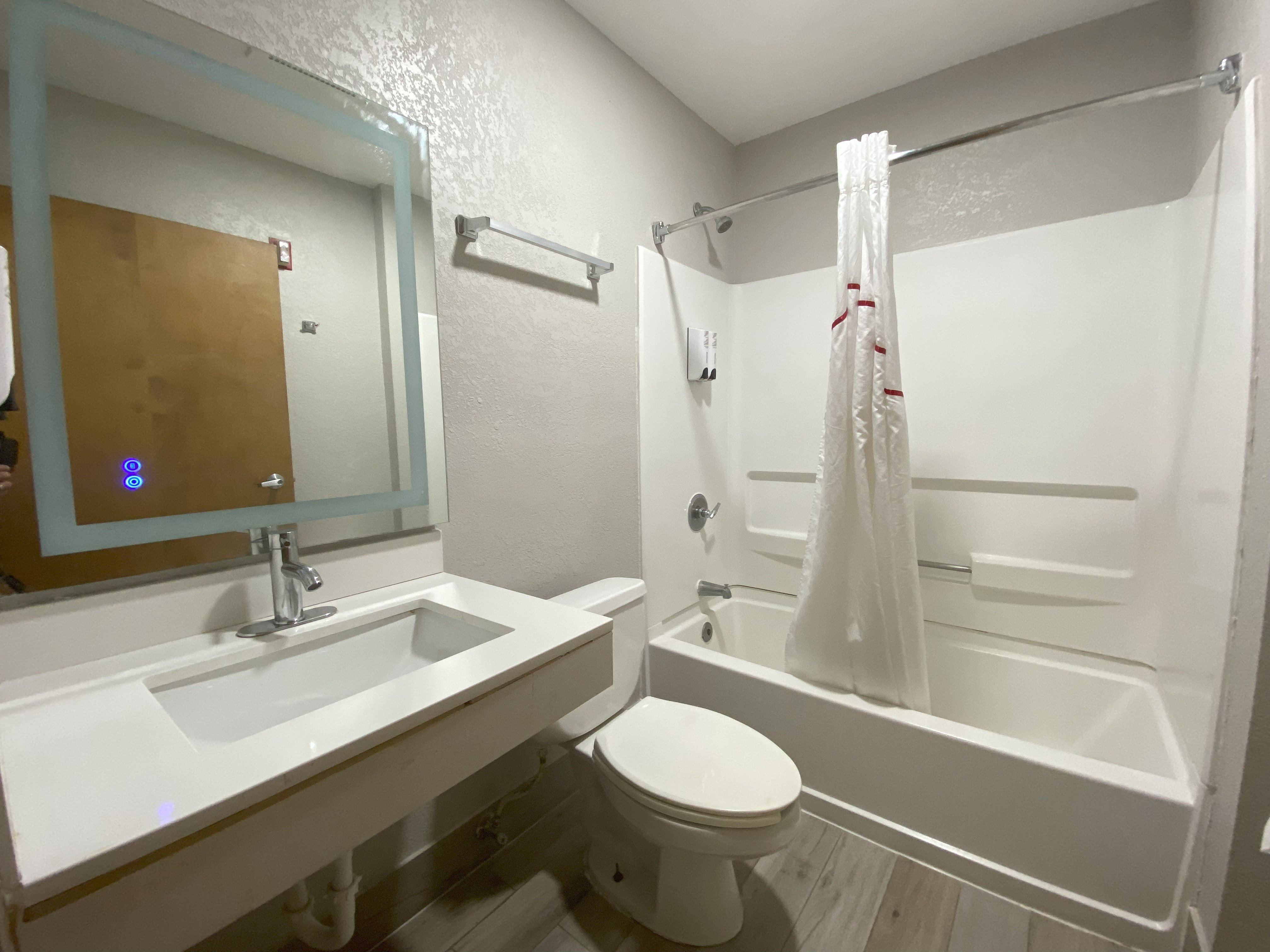 RED ROOF WINSTON SALEM-guestroom-RRI Bathroom TEMP Approved.jpg