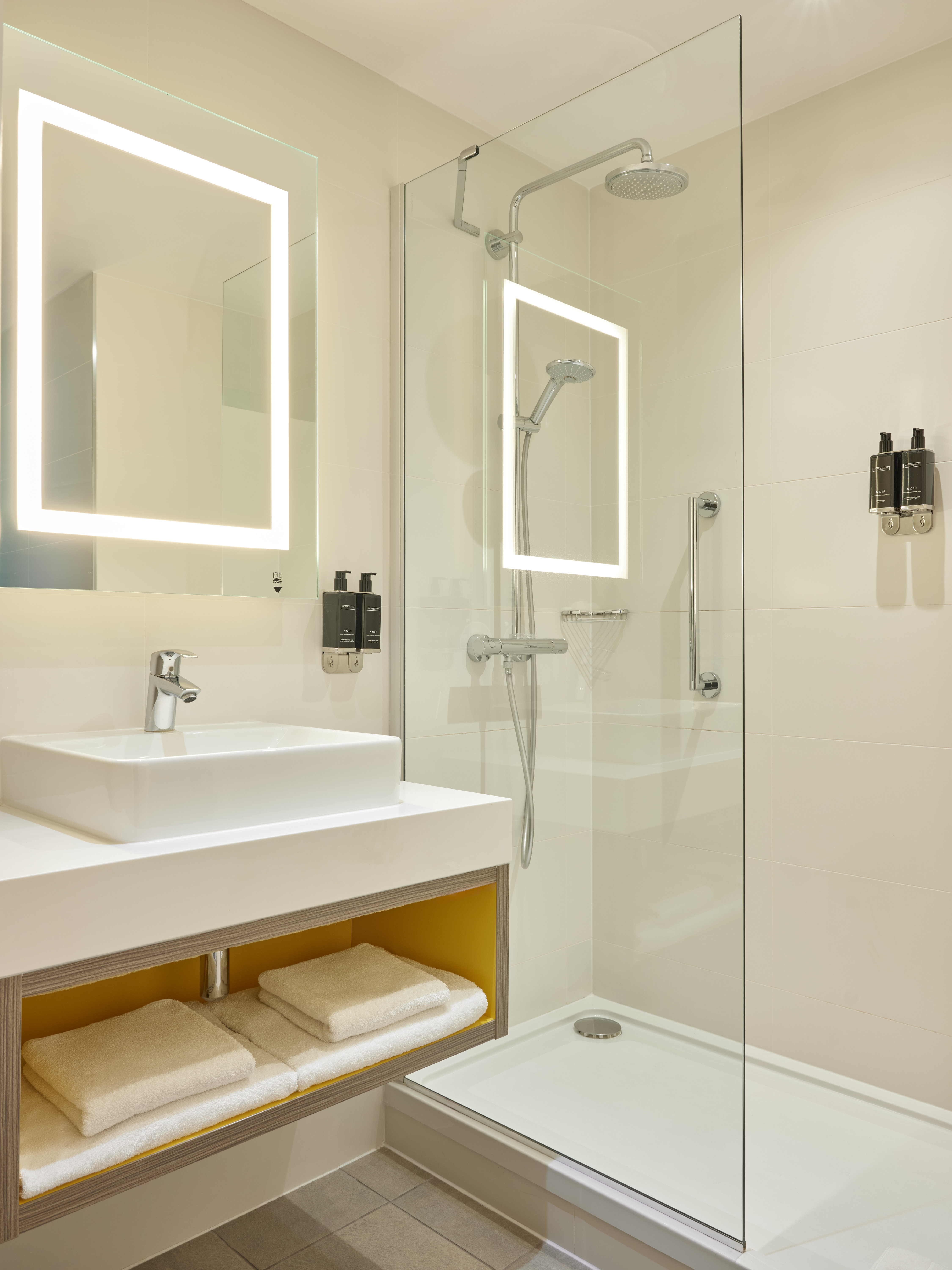 Leonardo Royal Hotel Oxford-guestroom-Leonardo Oxford Bathroom.jpg