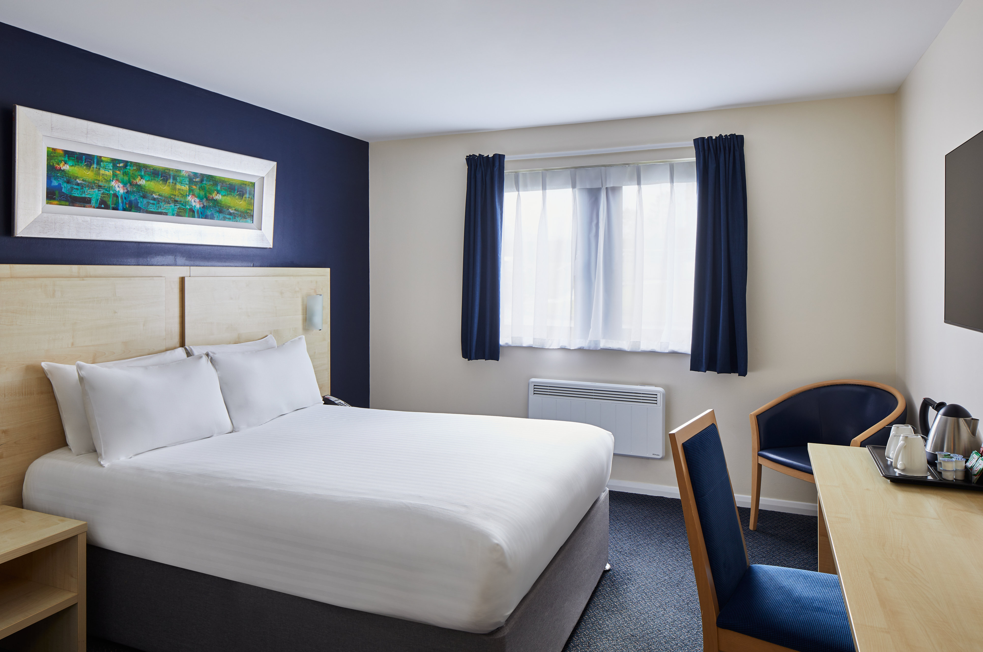 Leonardo Inn Aberdeen Airport-guestroom-Leonardo Inn Aberdeen Airport standard Room.jpg