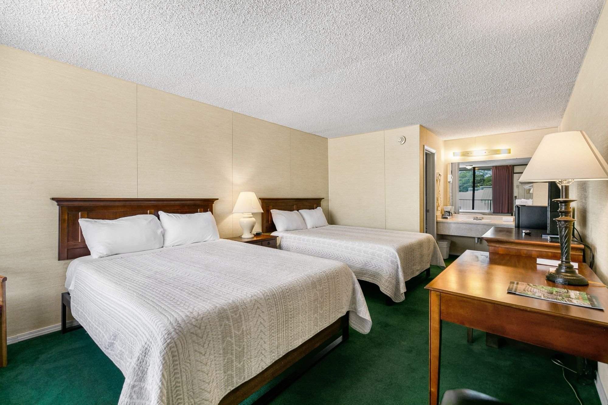 Candlewick Inn-guestroom-Room.jpg