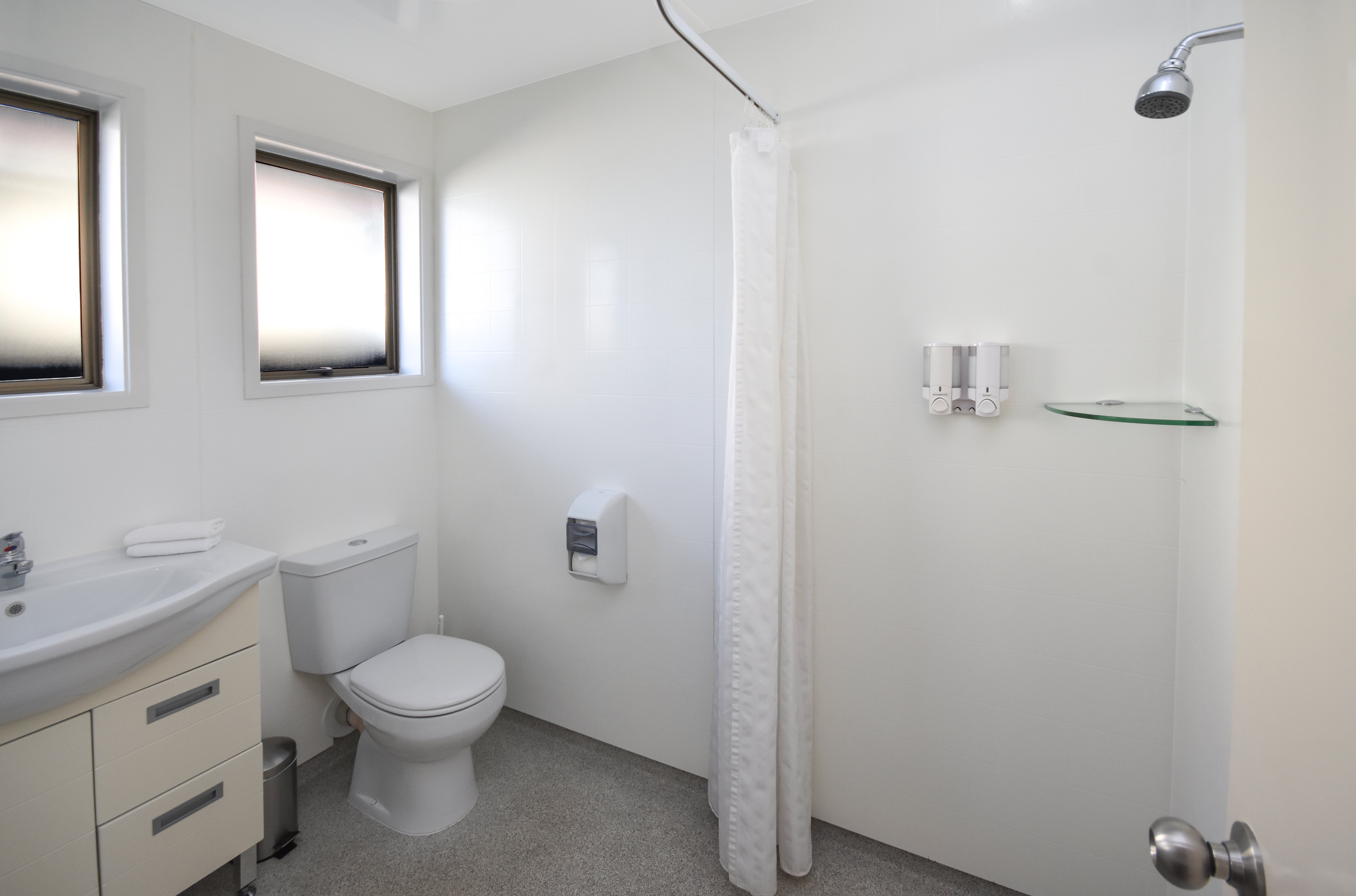 ASURE Adrian Motel-guestroom-One-Bedroom Apartment Bathroom.jpg