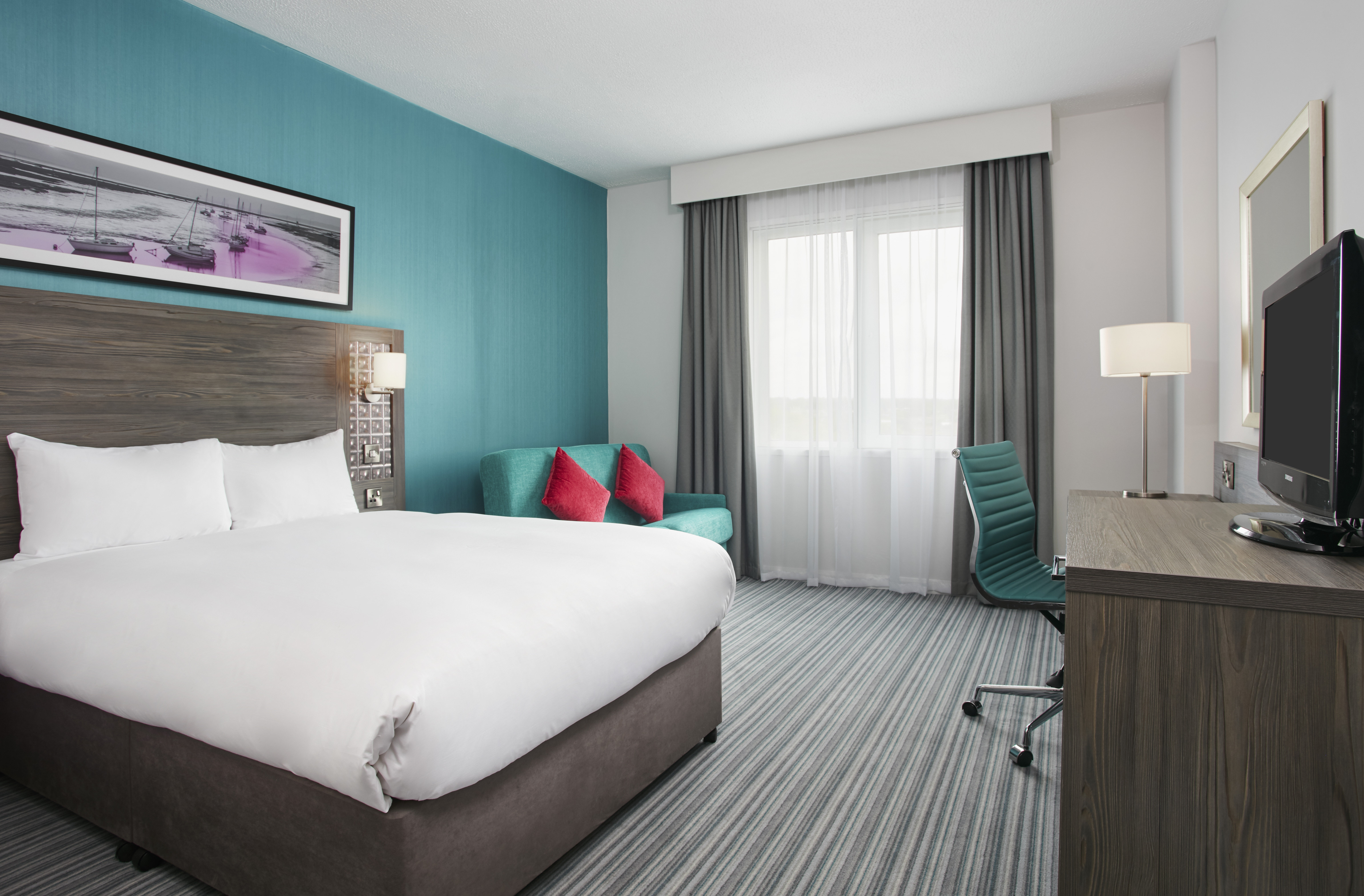 Leonardo Hotel Southampton-guestroom-Double With Sofa.jpg
