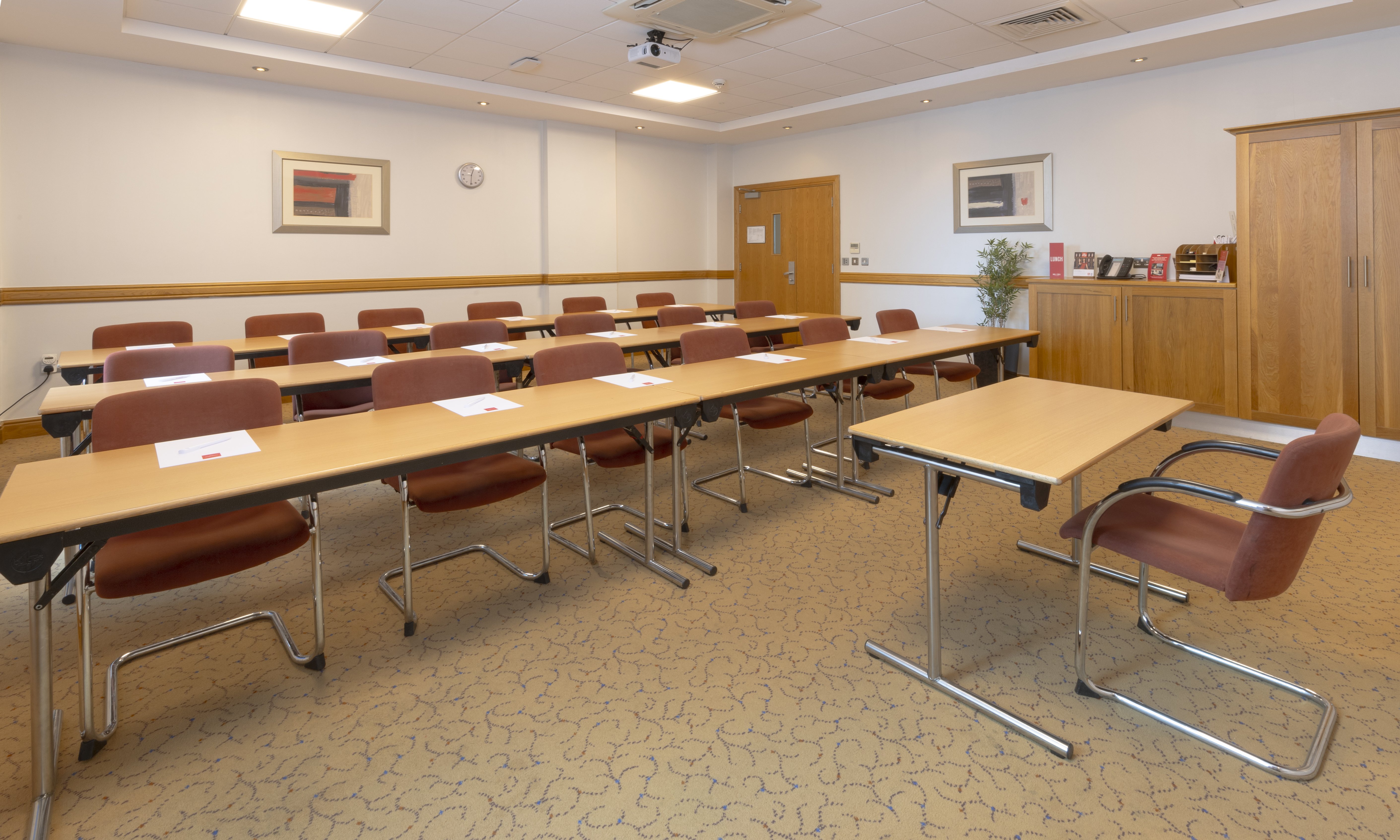 Leonardo Hotel Plymouth-guestroom-Classroom Suite.jpg