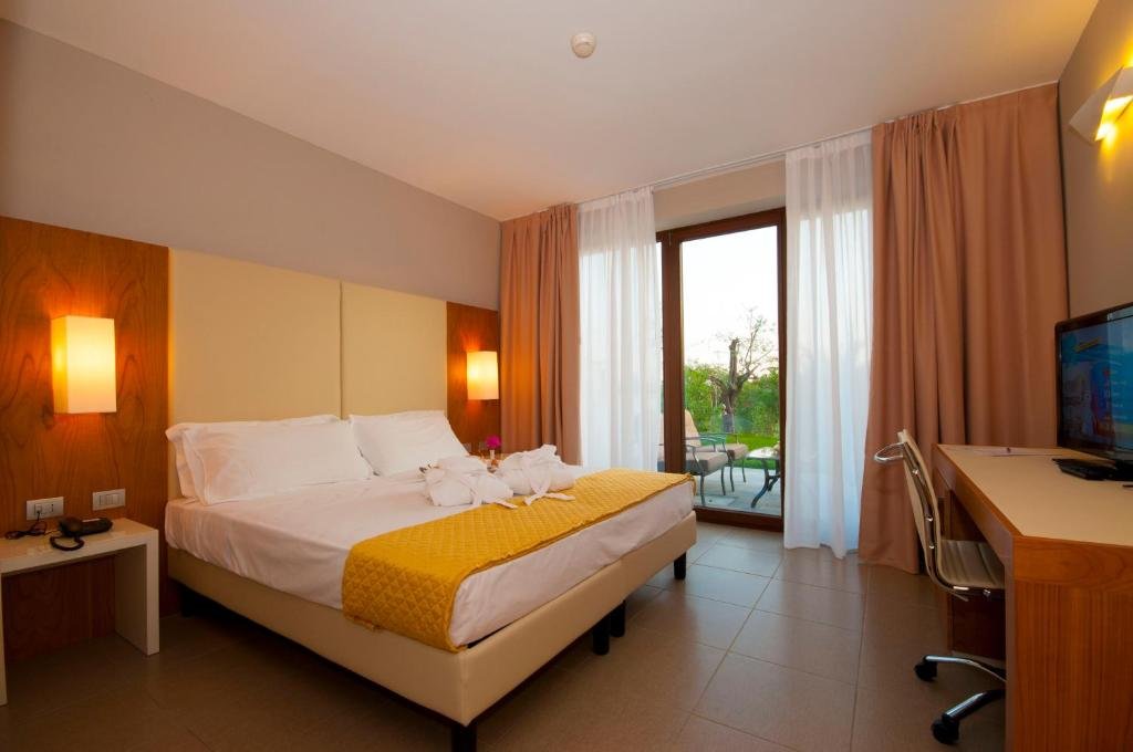 HOTEL LA RONDINAIA IN EUROCONGRESSI-guestroom-Guest room.jpg