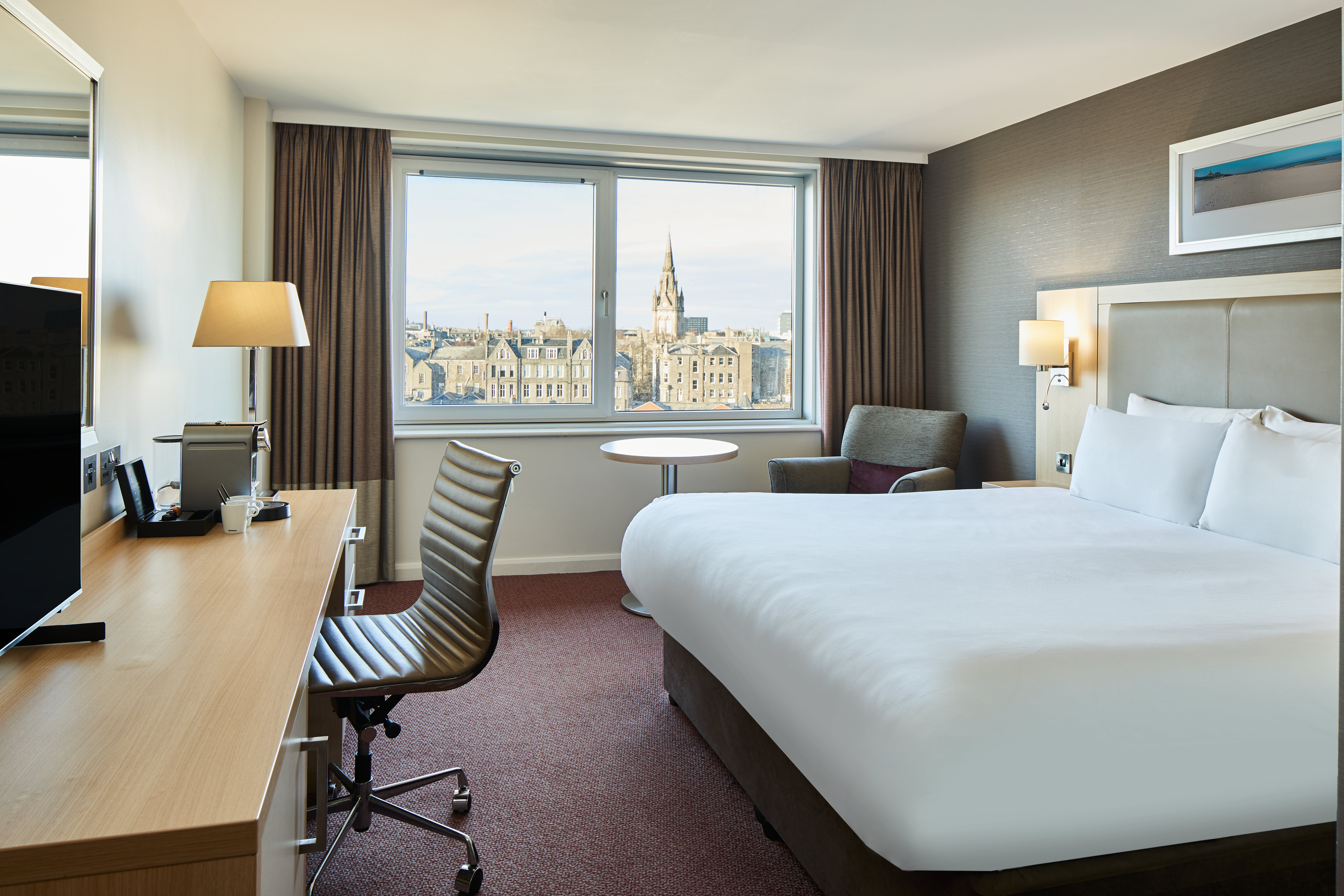 Leonardo Aberdeen City Centre-guestroom-Leonardo Hotel Aberdeen executive Room.jpg