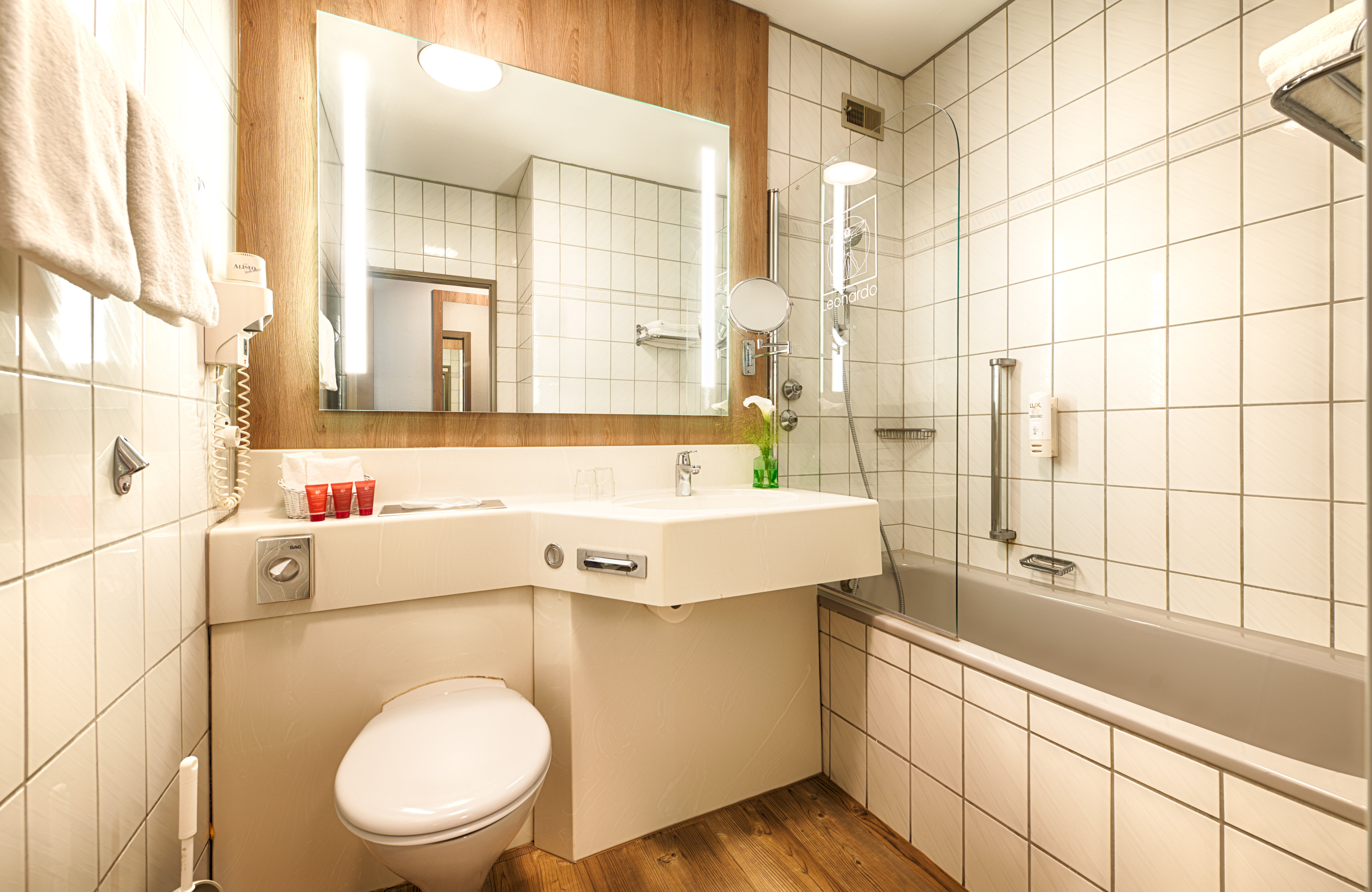Leonardo Wolfsburg City Center-guestroom-Guest Bathroom.jpg
