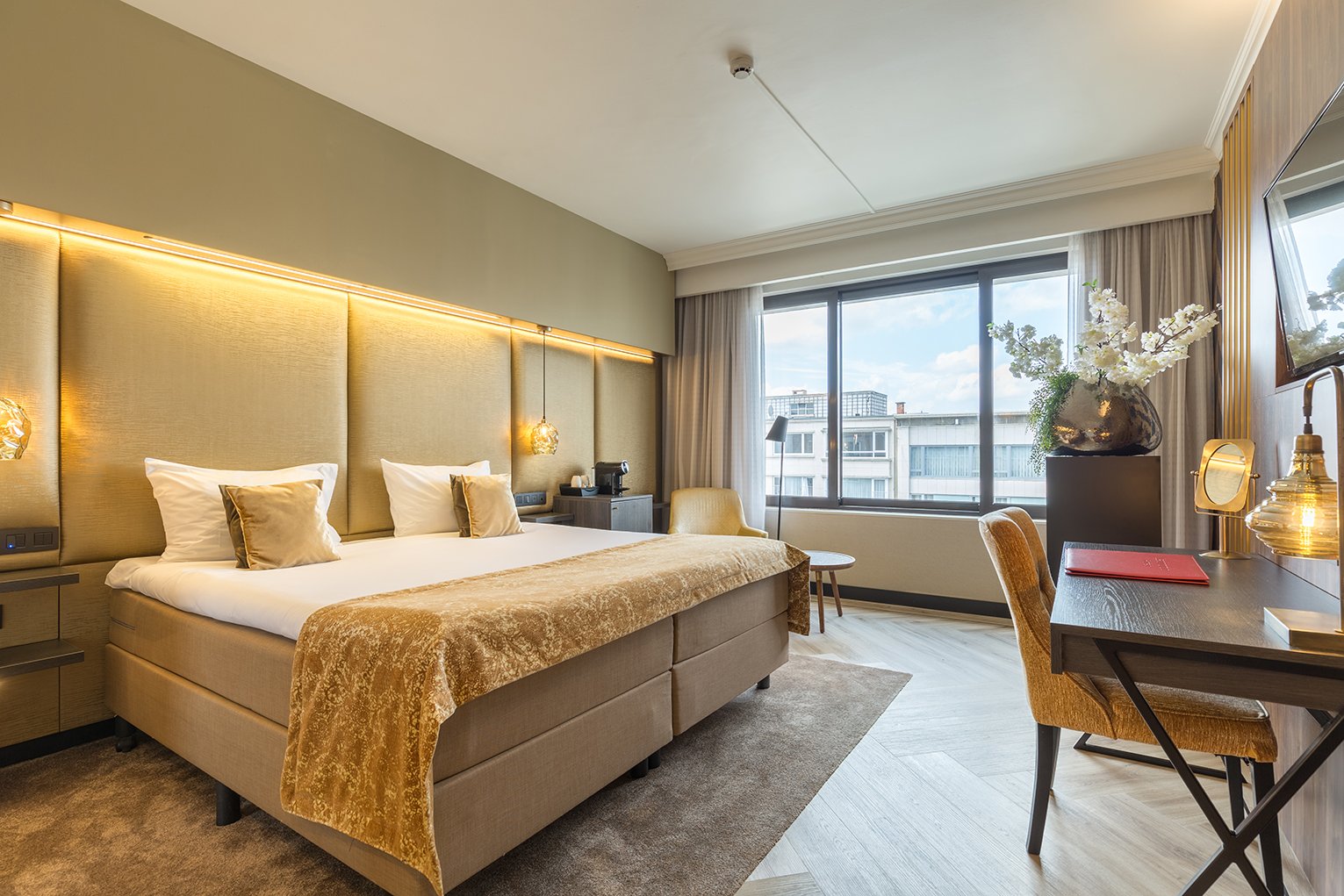 LEONARDO HOTEL ANTWERP PLAZA-guestroom-Leonardo Hotel Plaza Comfort Double Or Twin Room.jpg