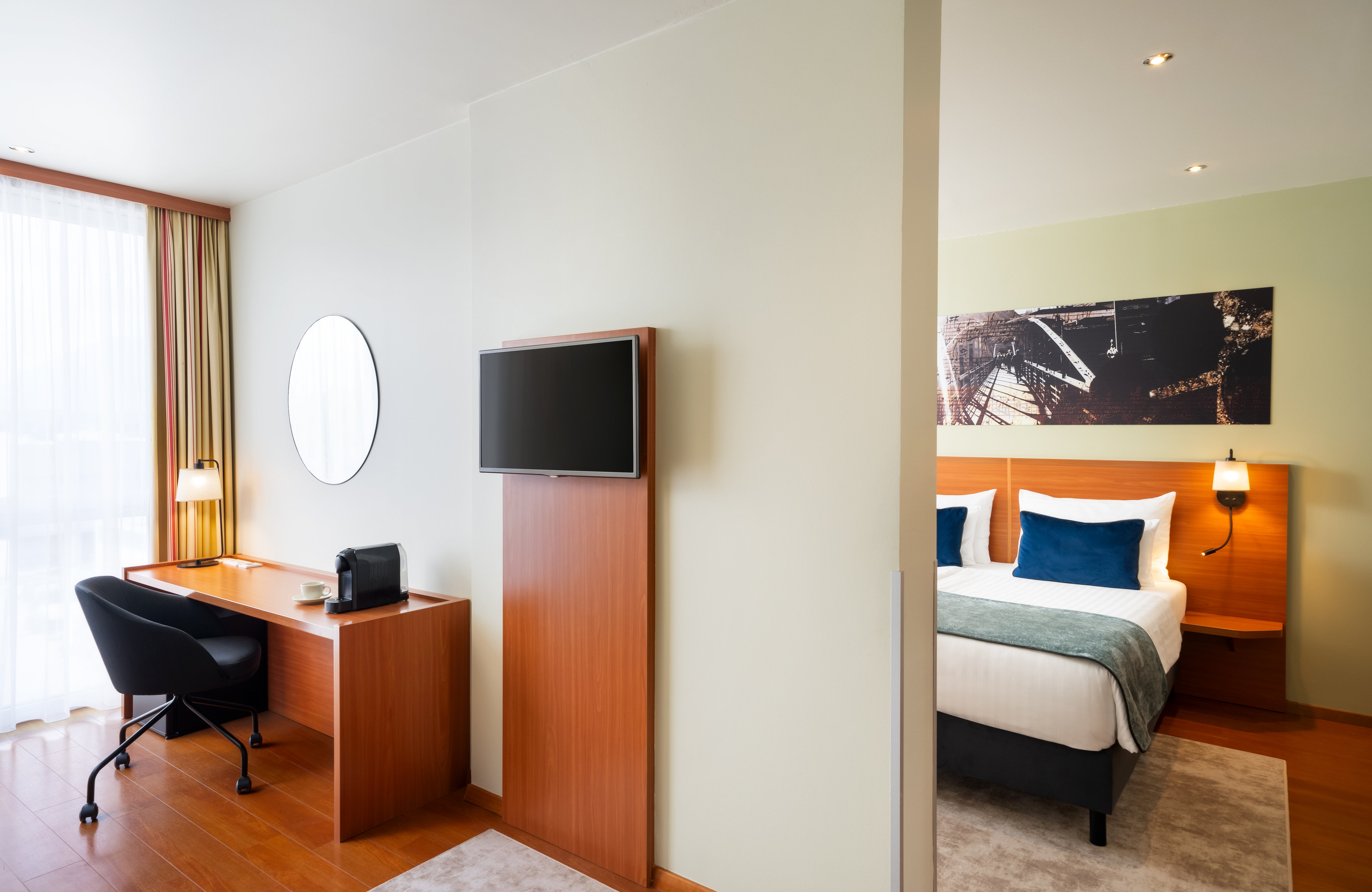 LEONARDO SALZBURG AIRPORT-guestroom-Leonardo Hotel Salzburg Airport Room Junior Suite.jpg