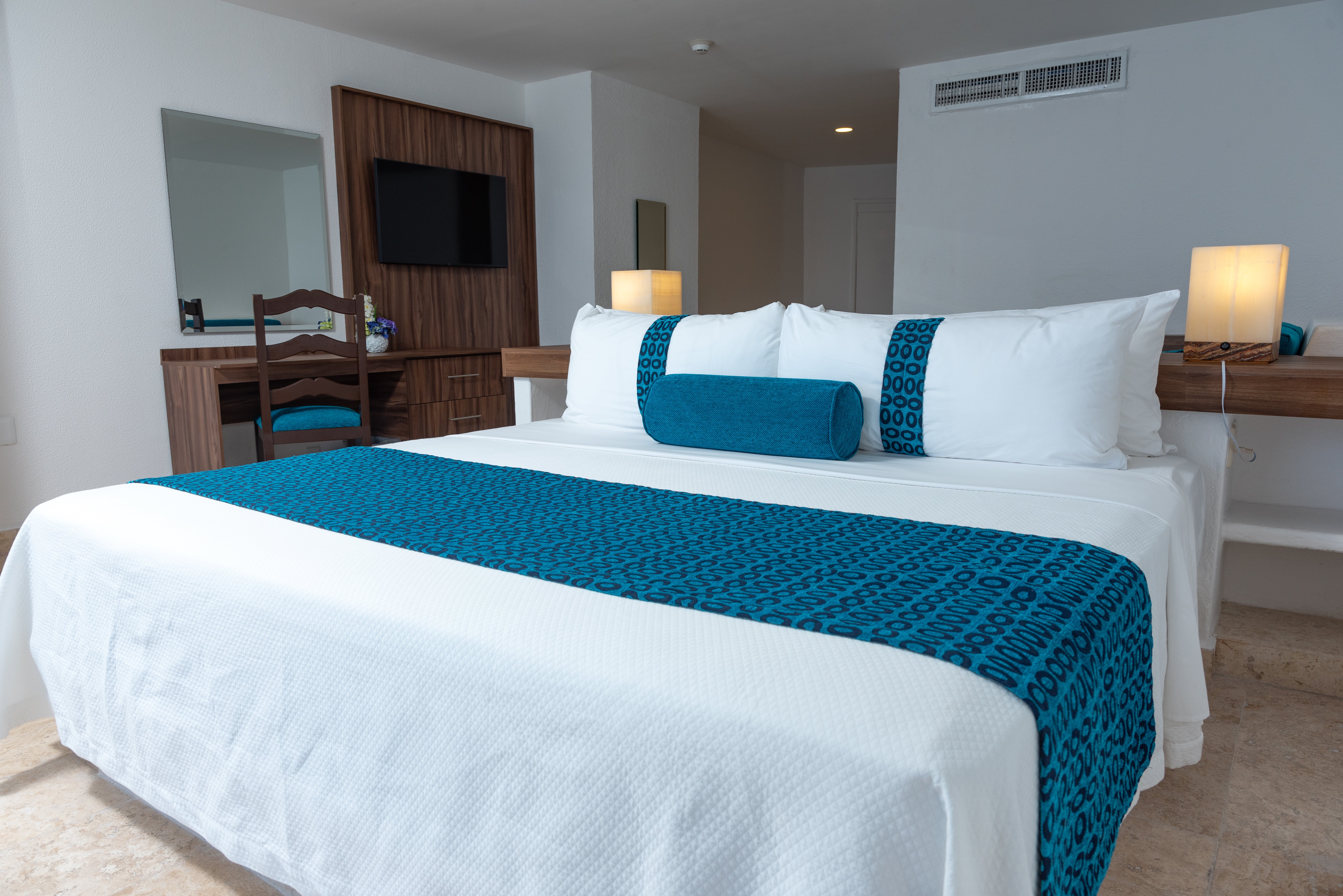 RITZ ACAPULCO-guestroom-Suite King.jpg
