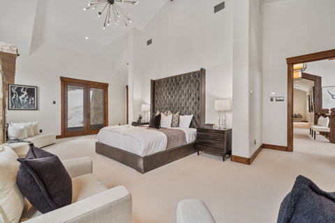 Elegant Room (Full View)