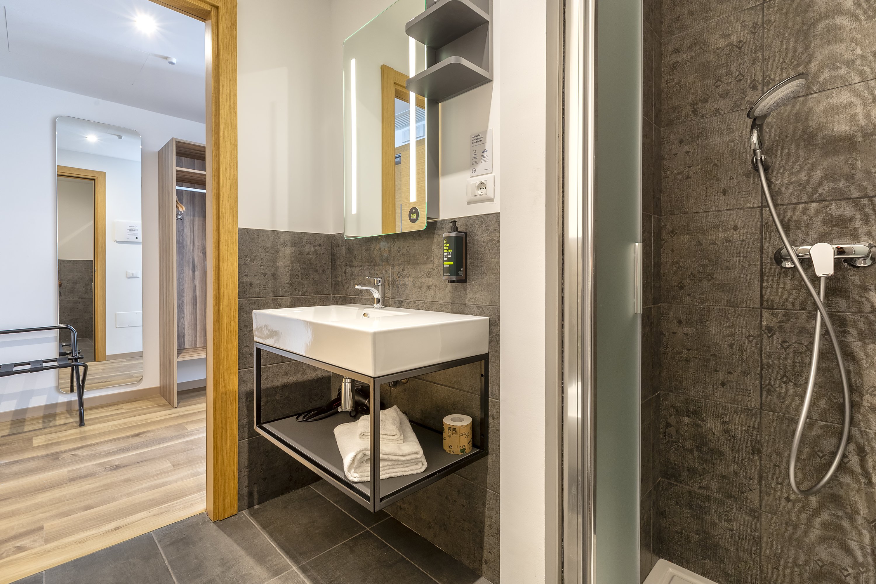 B&B HOTEL SASSARI-guestroom-BATH.jpg