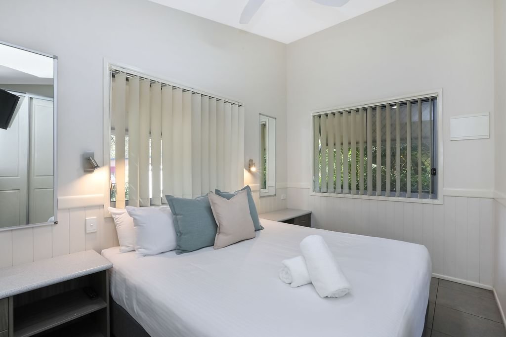 REFLECTIONS MOONEE BEACH - HOL-guestroom-MB Prem Fivepax Bed.jpg