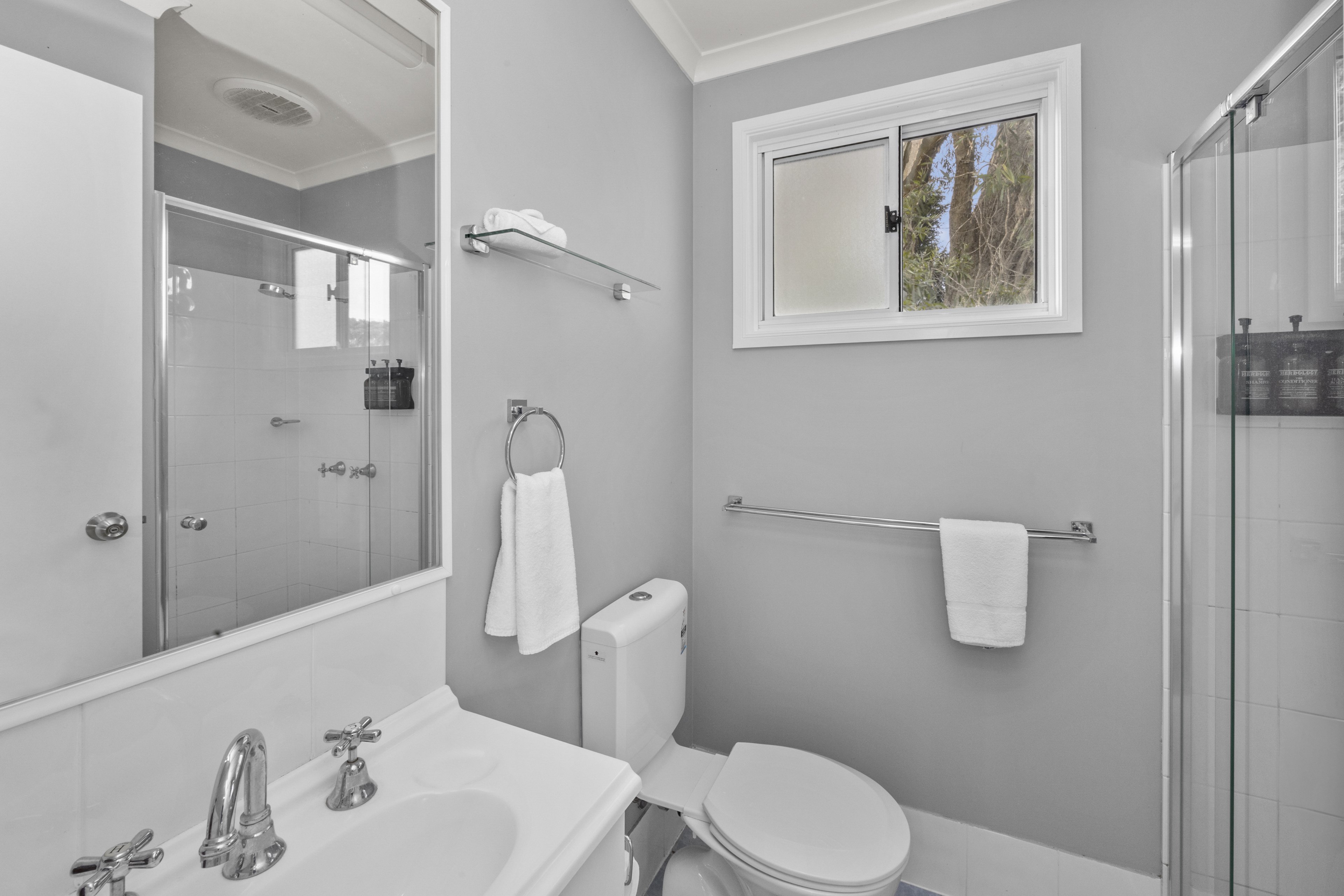 REFLECTIONS MYLESTOM - HOLIDAY-guestroom-MY DL Pax Dog Bathroom.jpg