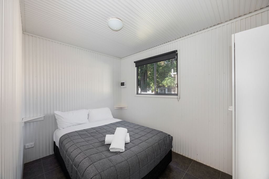 Reflections Tumut River-guestroom-TR Strd Fivepax Bed.jpg