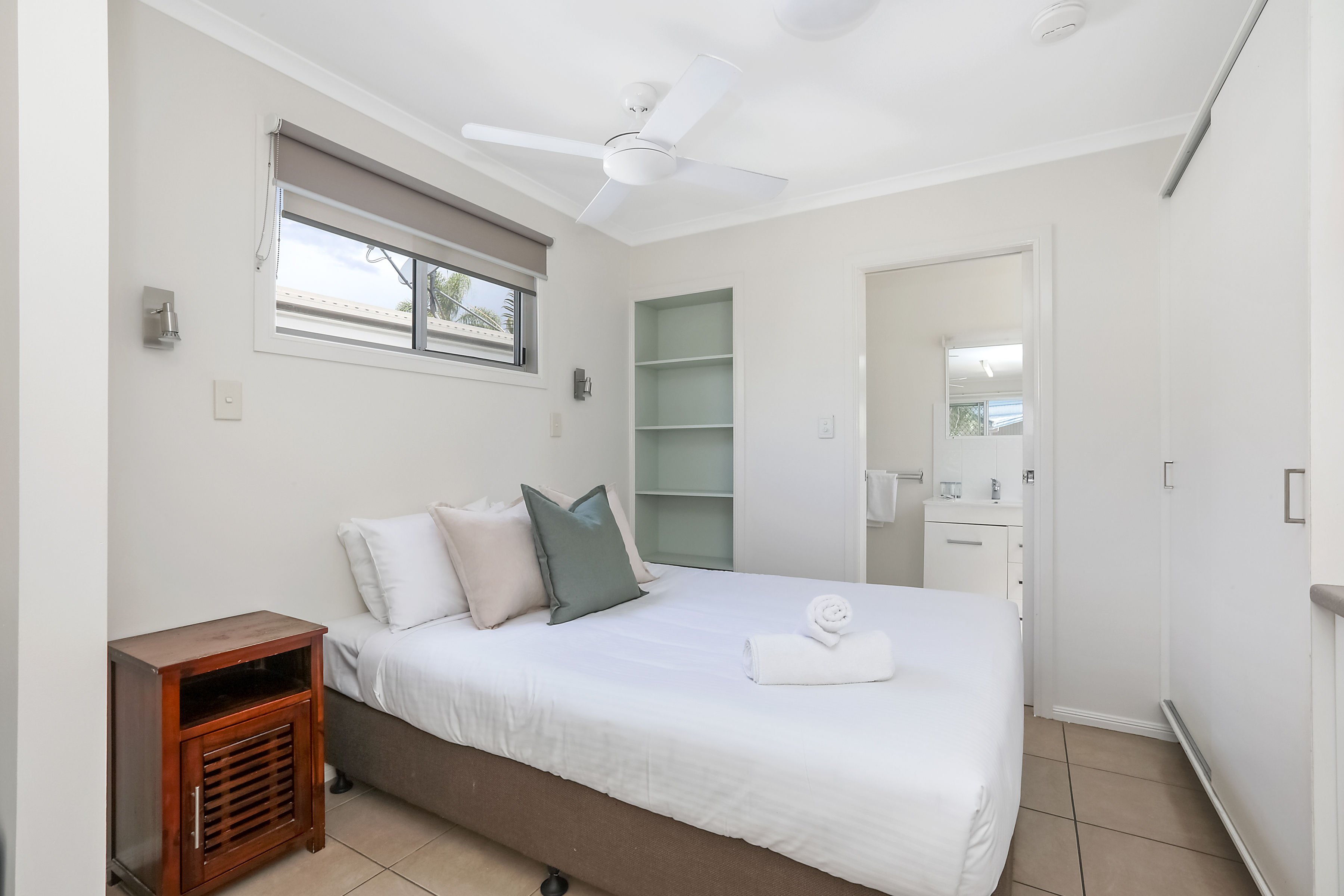 REFLECTIONS URUNGA - HOLIDAY P-guestroom-UR Strd Twopax Bed.jpg