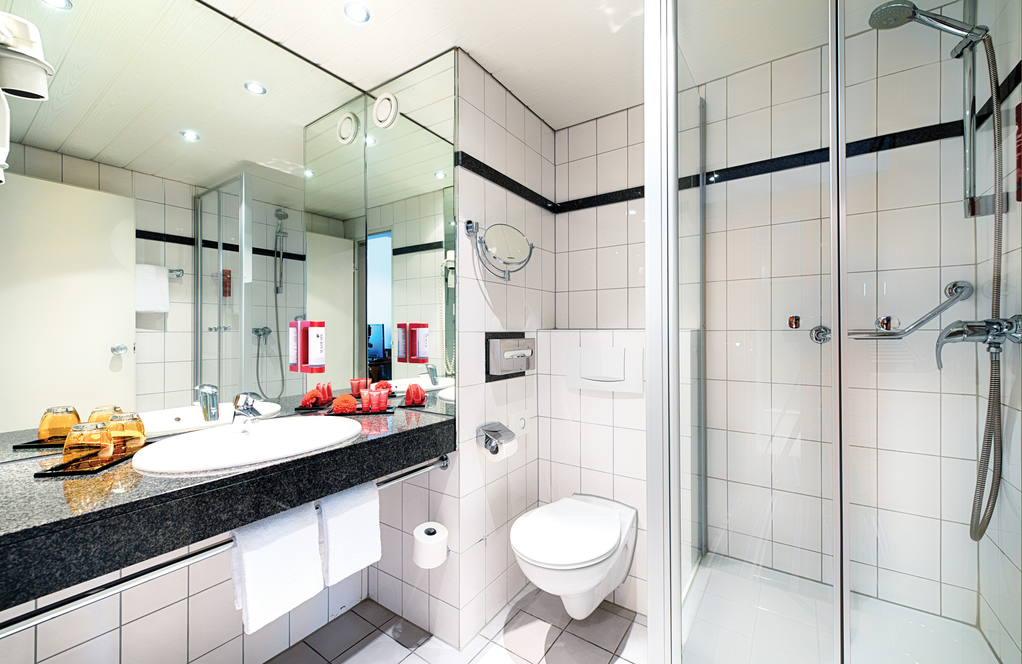 Leonardo Hotel Heidelberg-guestroom-Comfort Room Bathroom.jpg