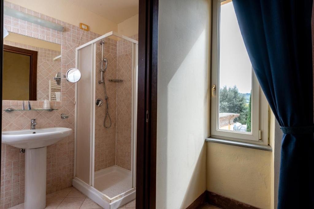 SAN MARTINO RESIDENCE HOTEL & SPA-guestroom-BATHROOM.jpg