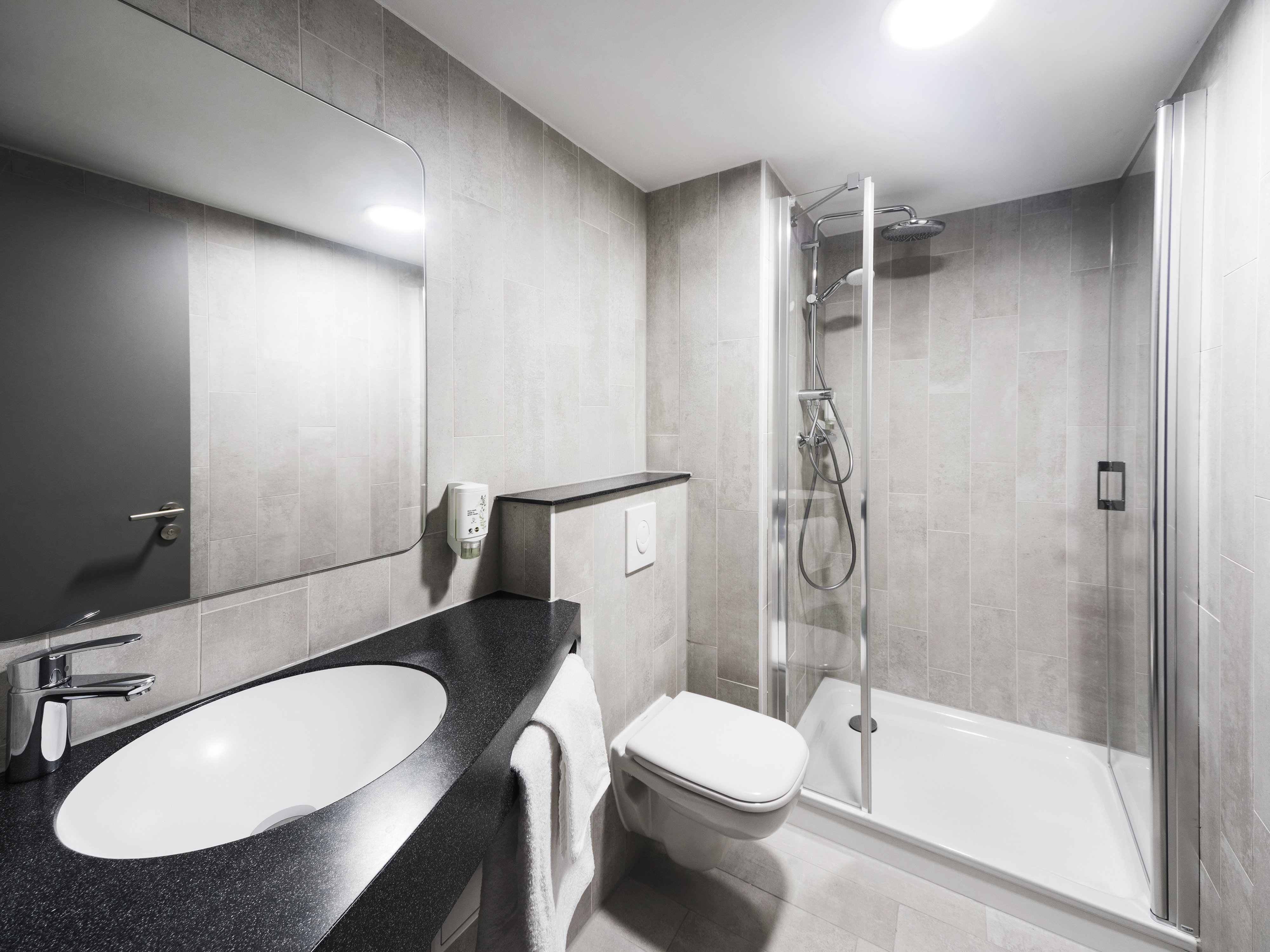 B&B HOTEL ERFURT CITY-WEST-guestroom-BATH.jpg