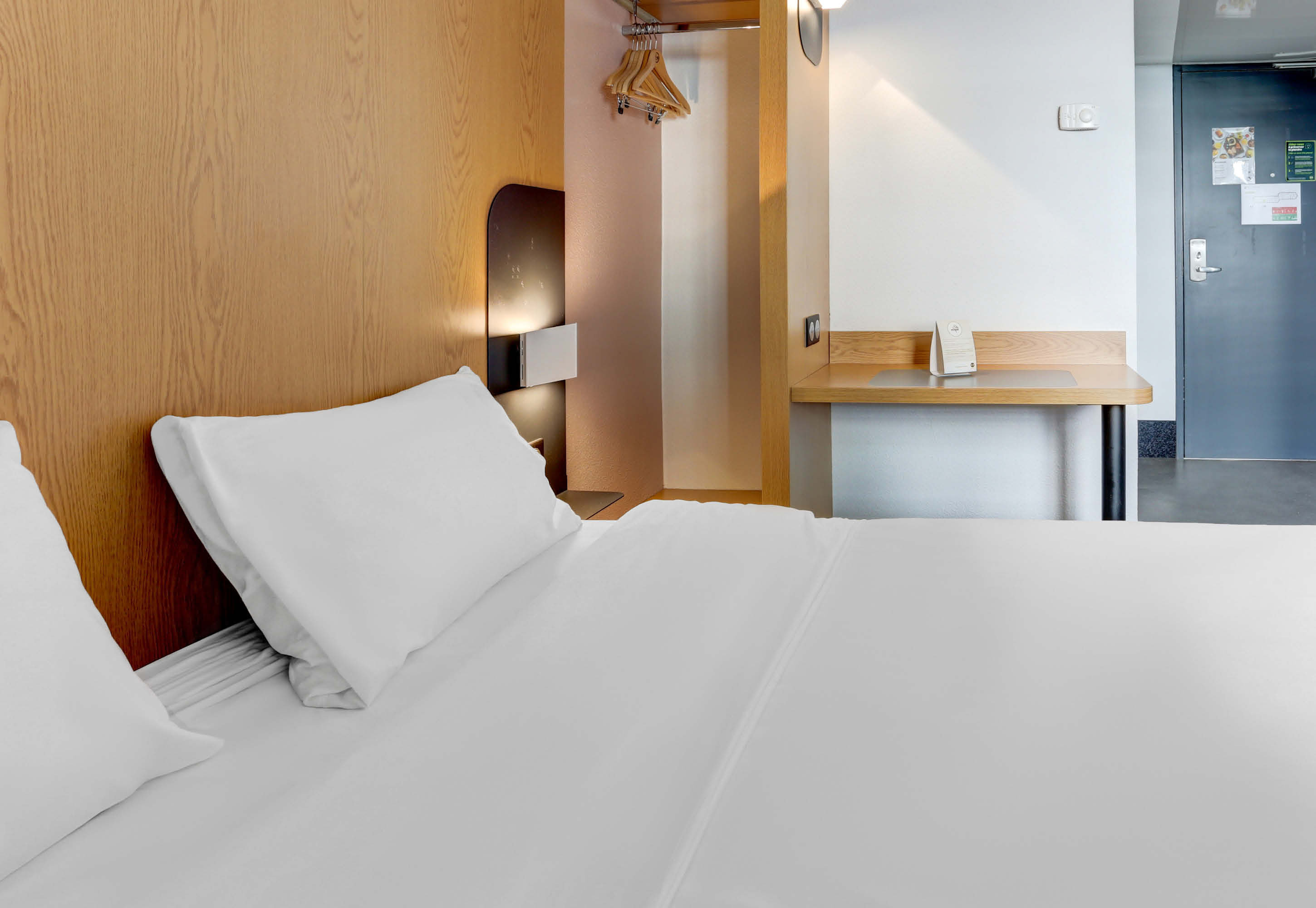 B&B HOTEL REIMS CENTRE GARE-guestroom-Hotel Reims Centre Gare Double Room.jpg